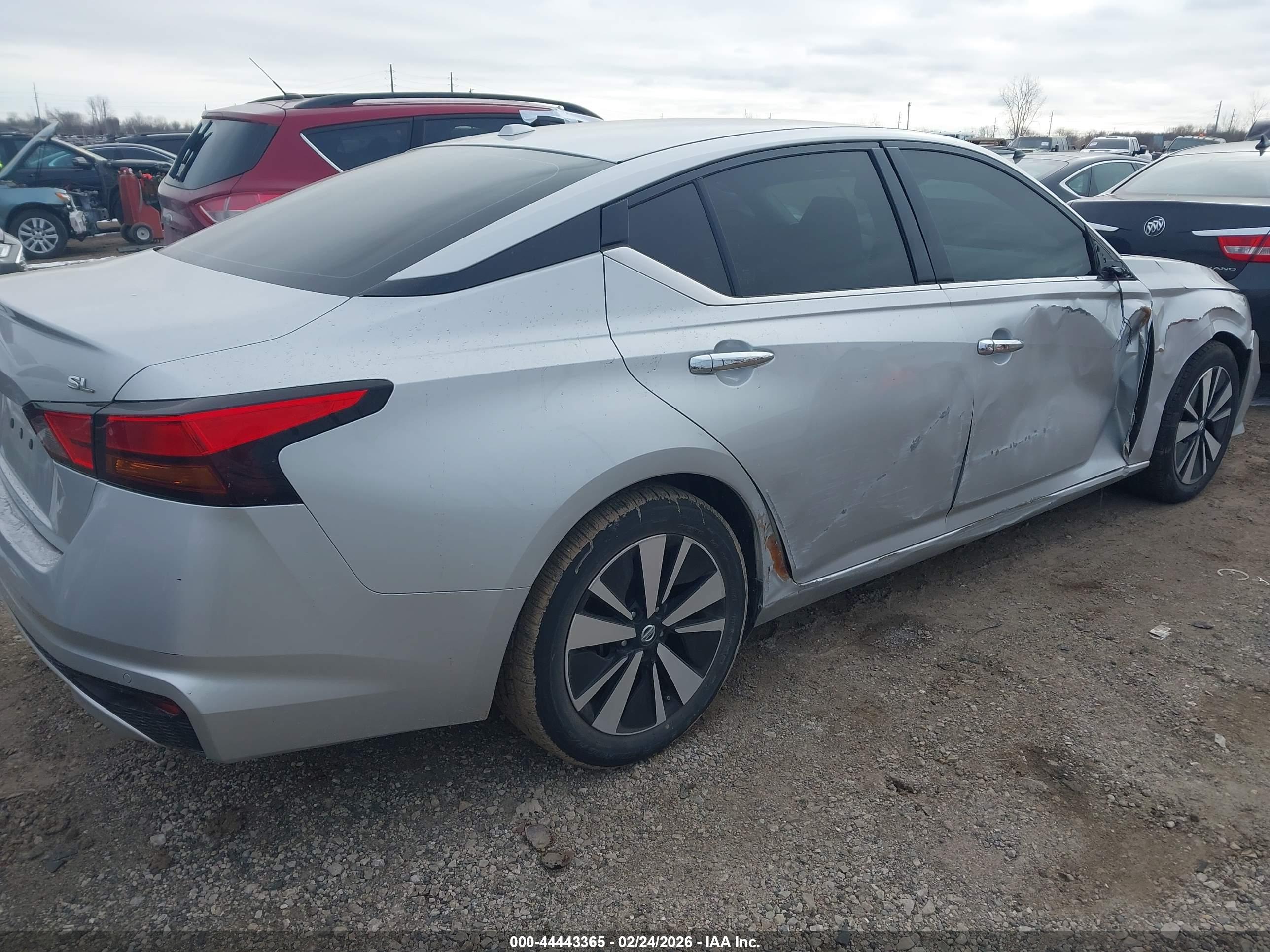 NISSAN ALTIMA image 4