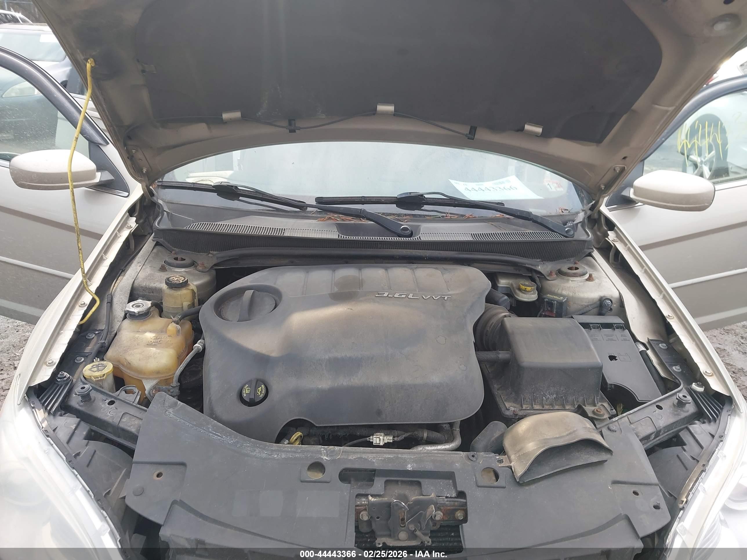 CHRYSLER 200 image 10