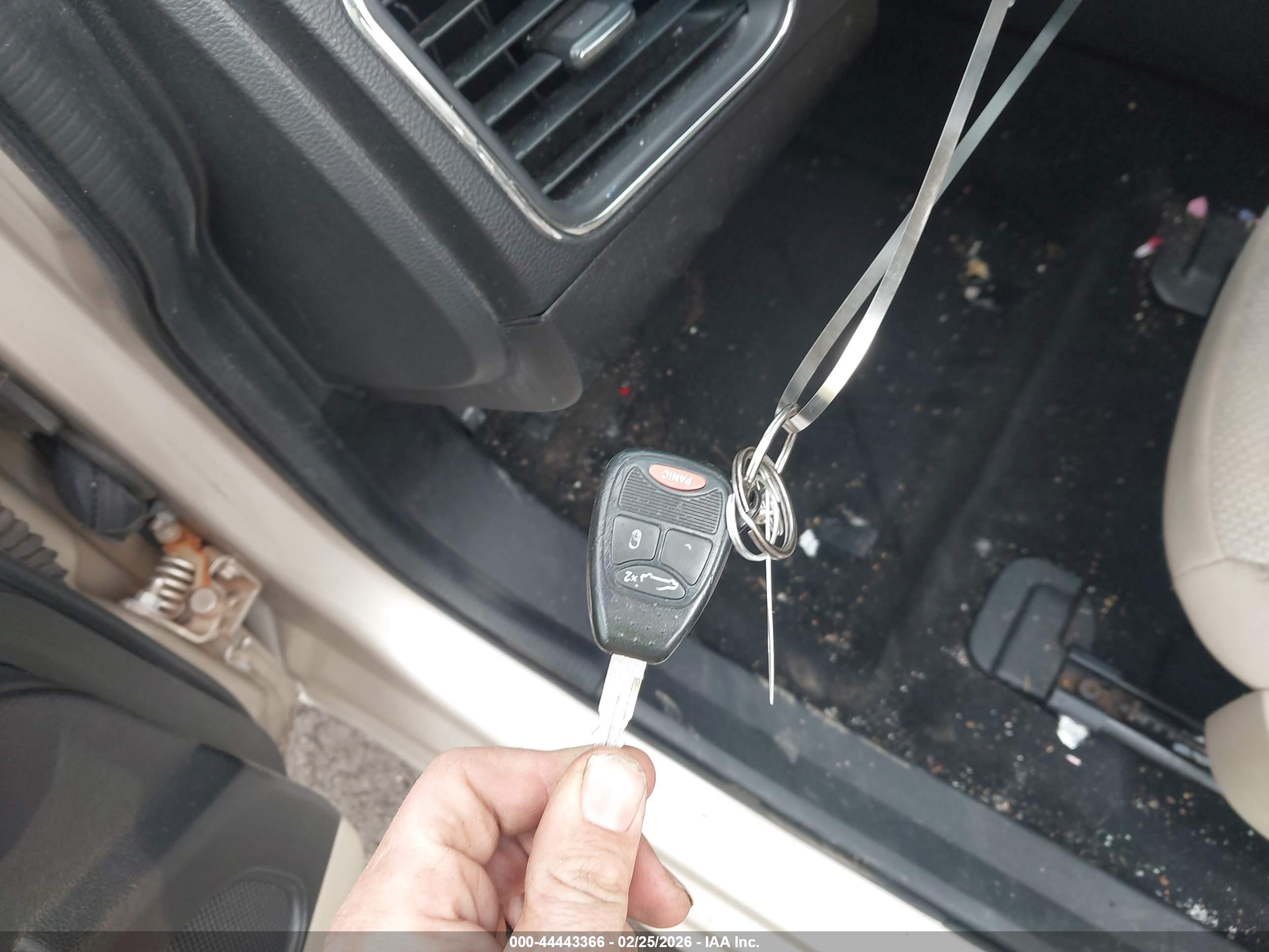 CHRYSLER 200 image 11