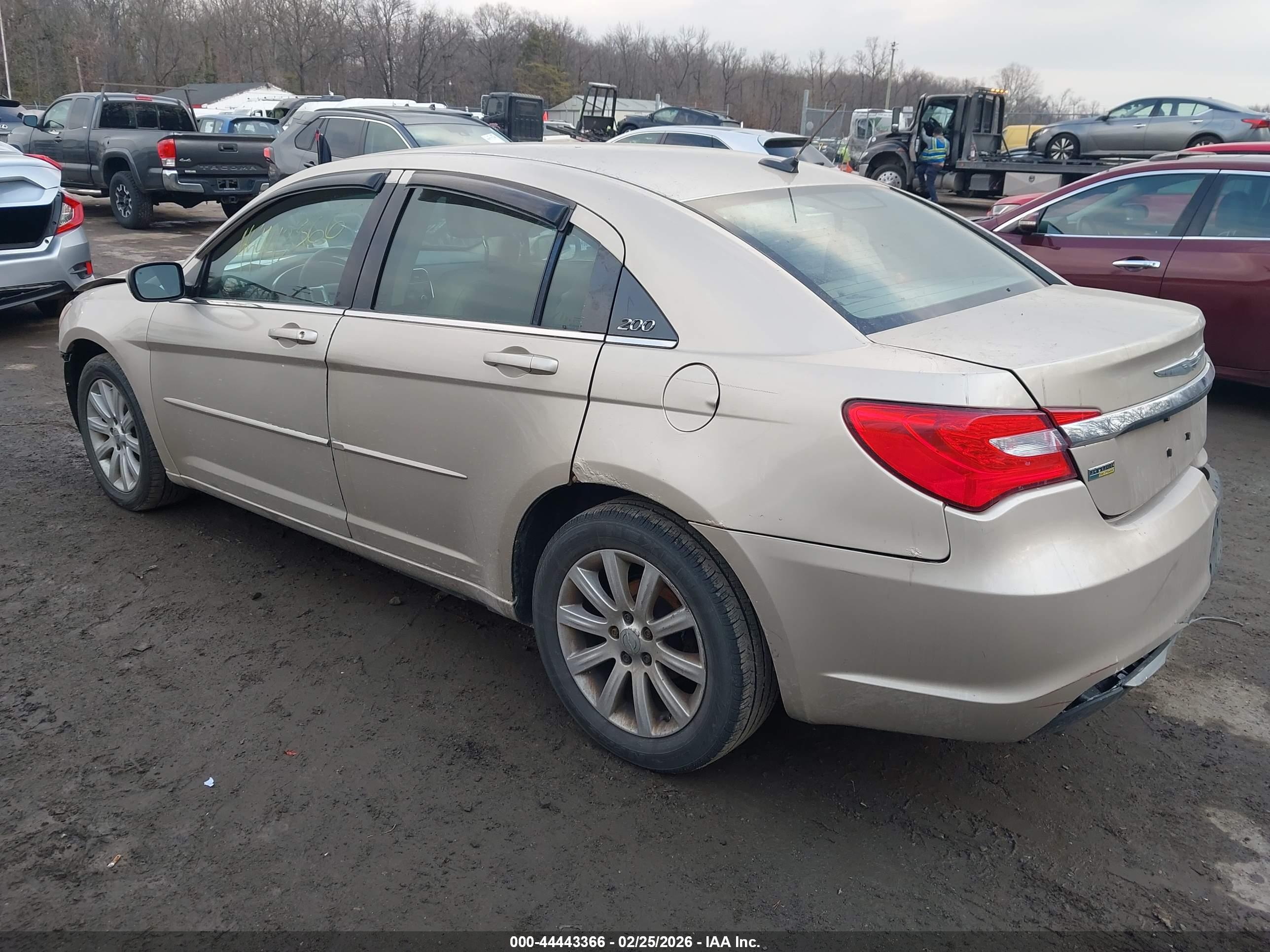 CHRYSLER 200 image 3