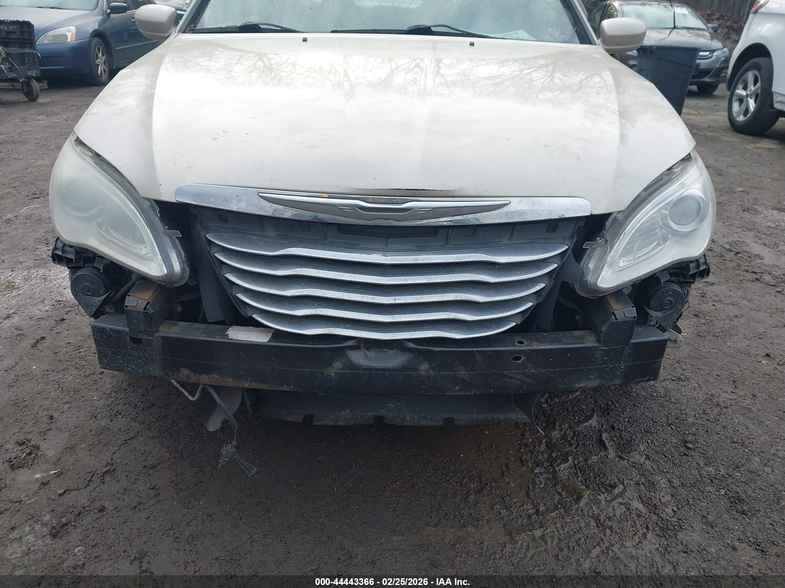 CHRYSLER 200 image 6