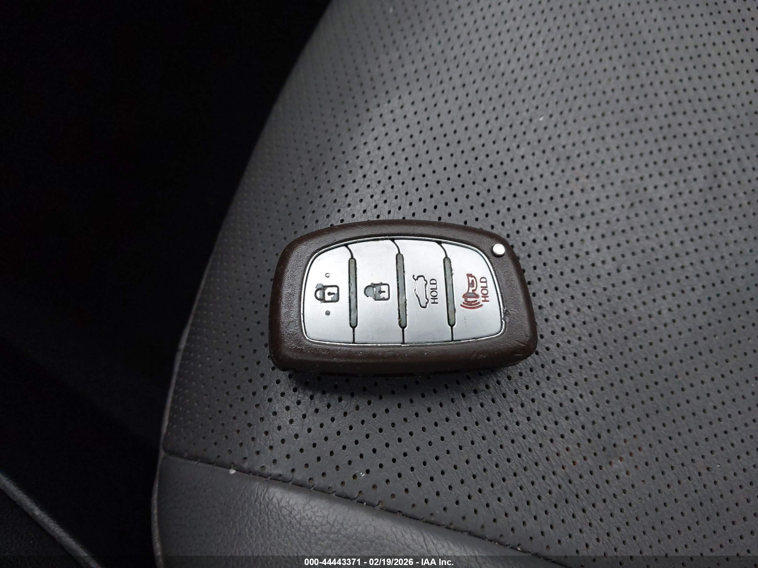 HYUNDAI ELANTRA image 11