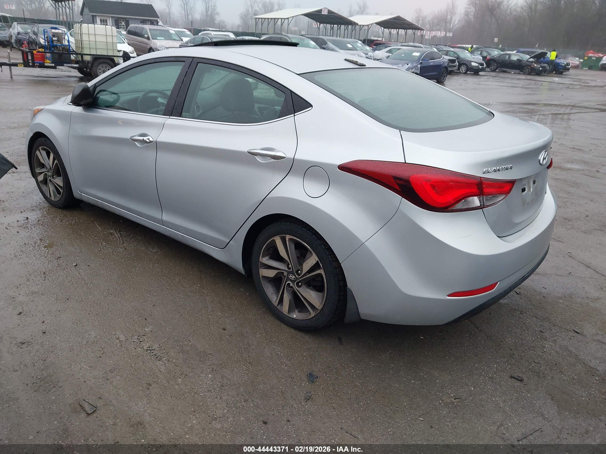 HYUNDAI ELANTRA image 3