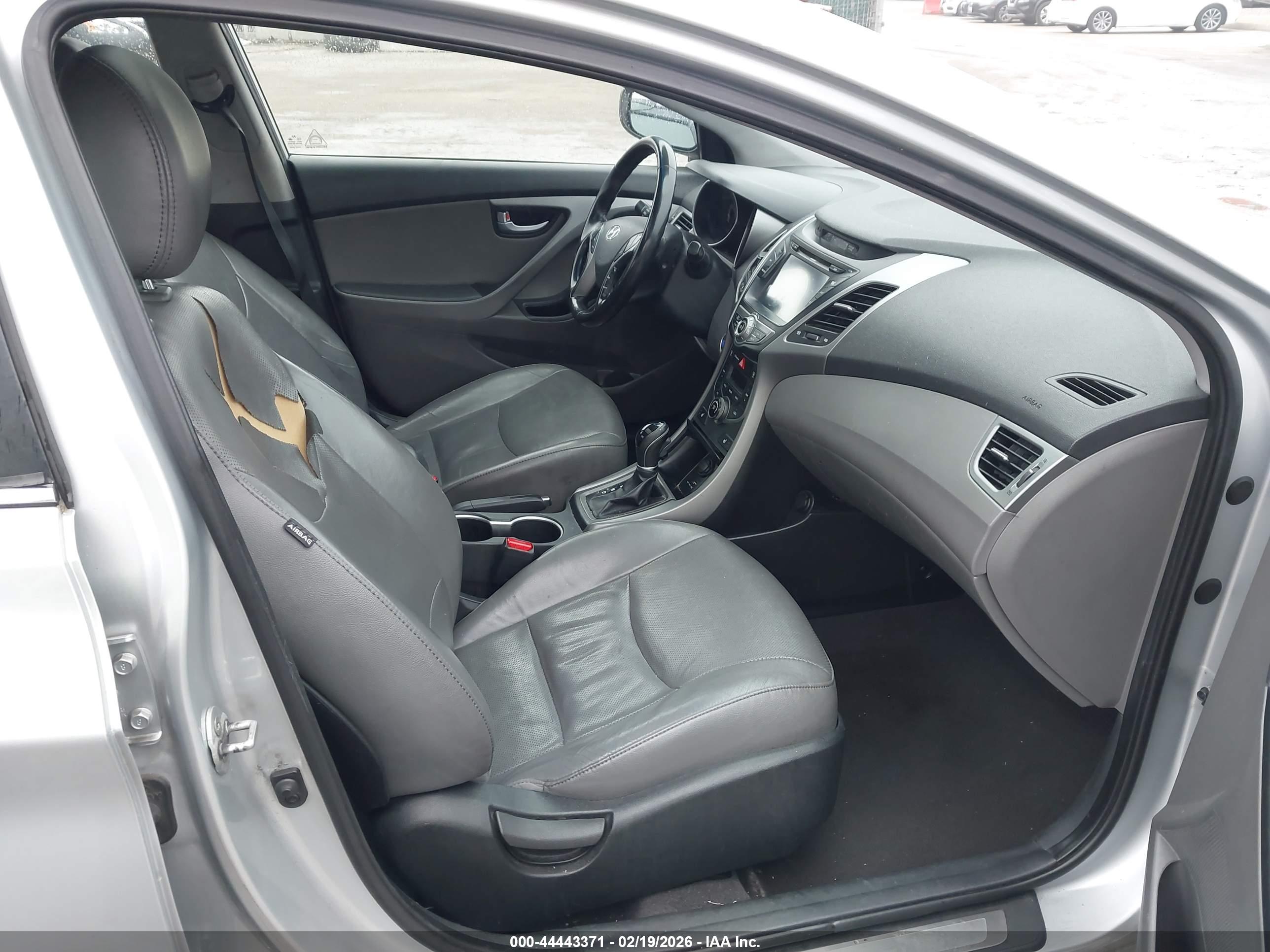 HYUNDAI ELANTRA image 5