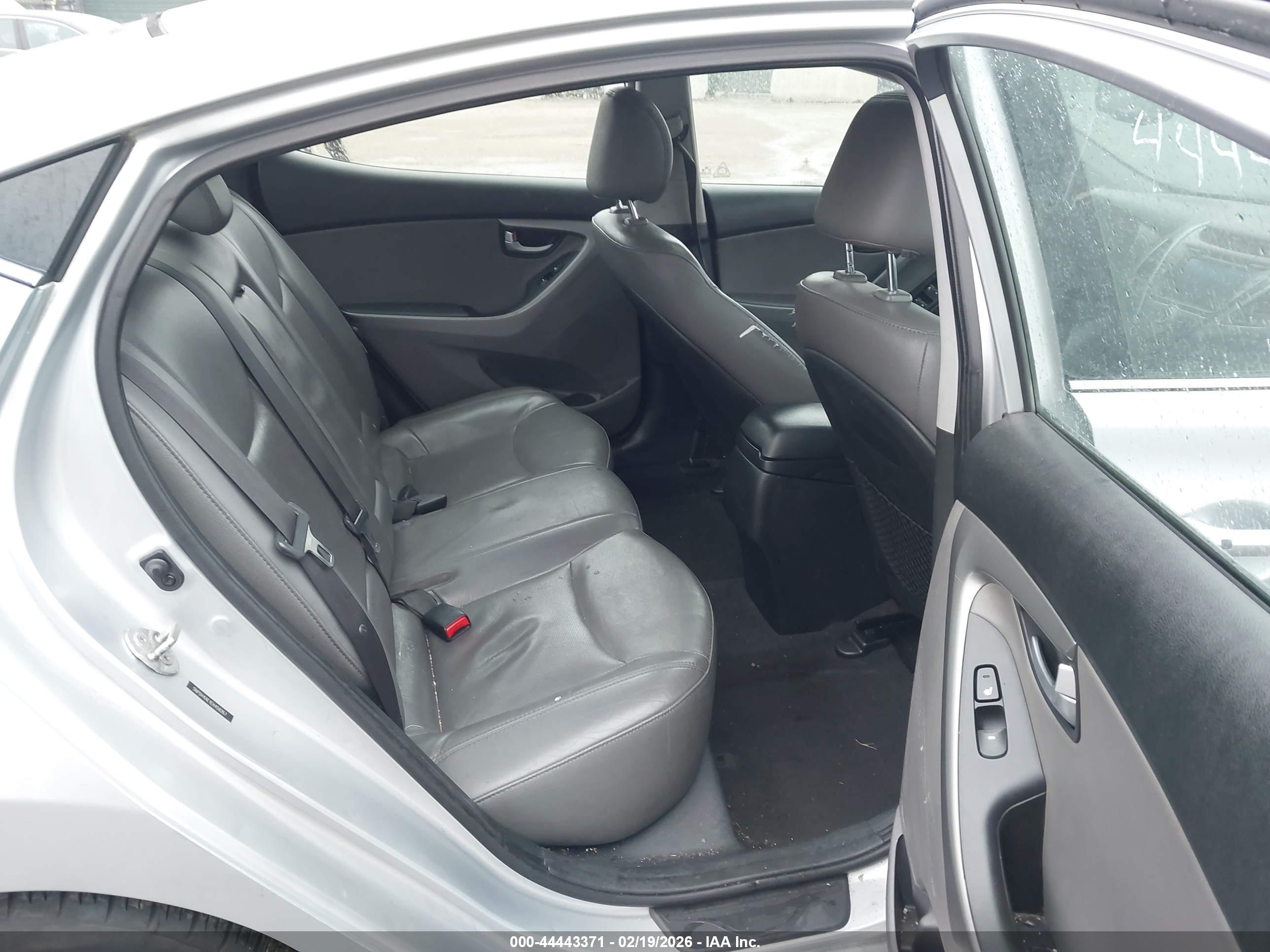 HYUNDAI ELANTRA image 8