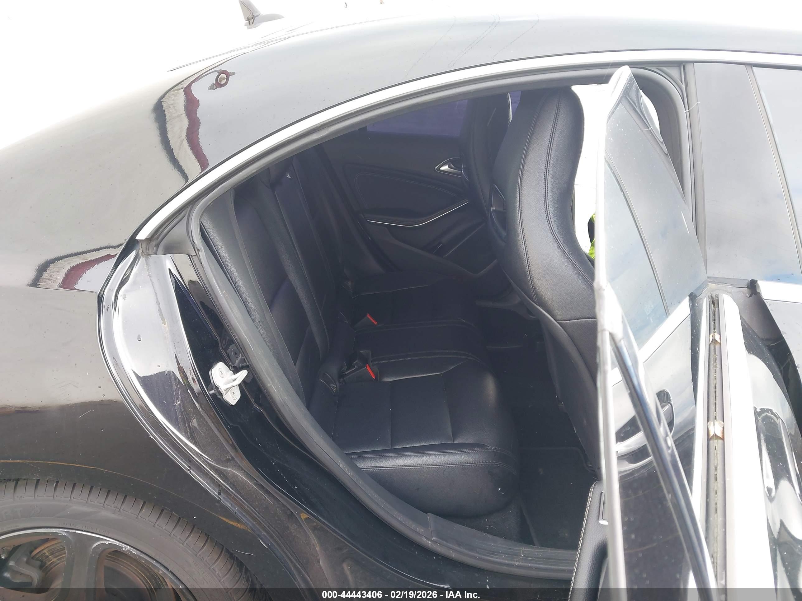 MERCEDES-BENZ CLA image 8