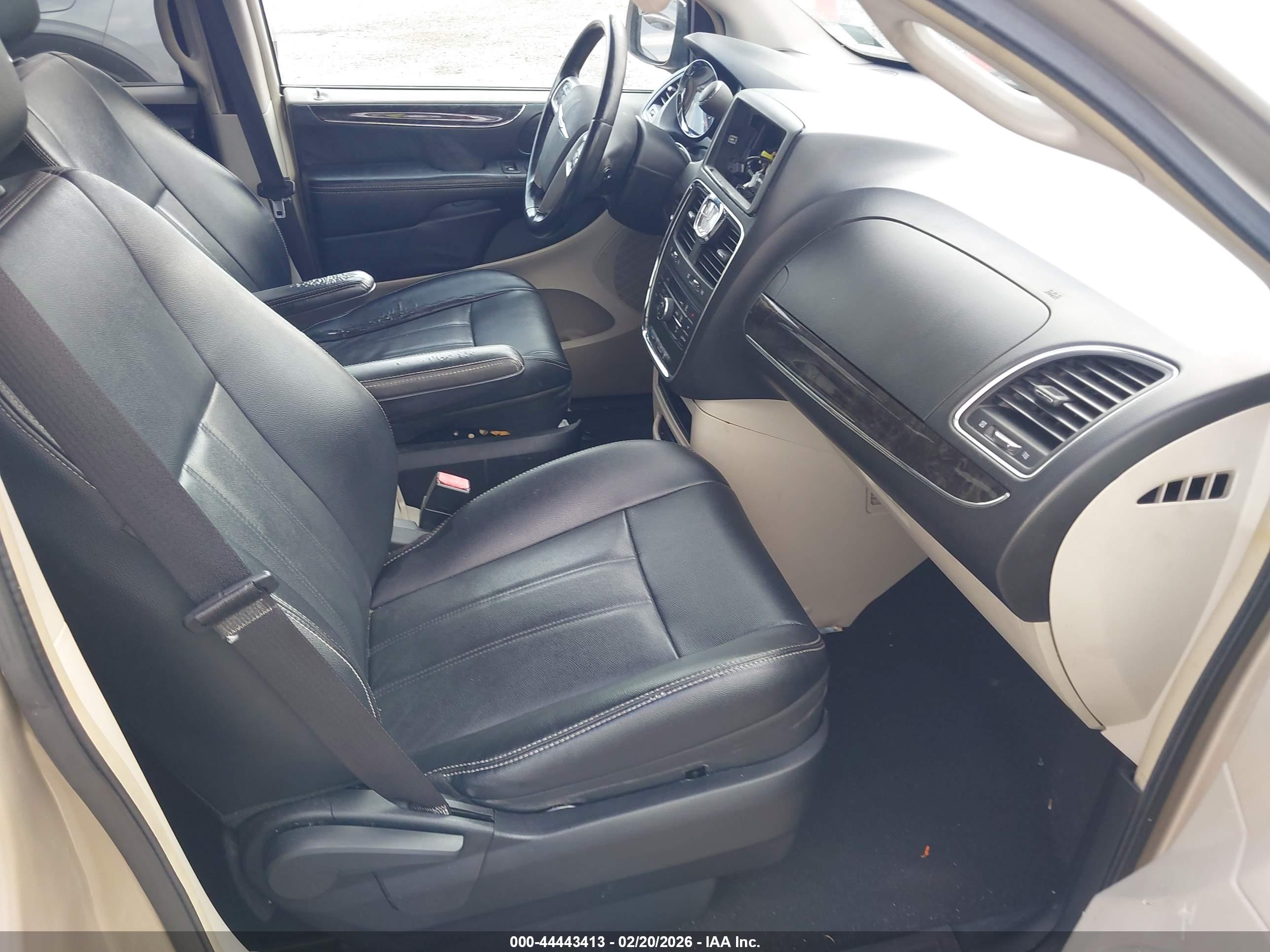 CHRYSLER TOWN image 5
