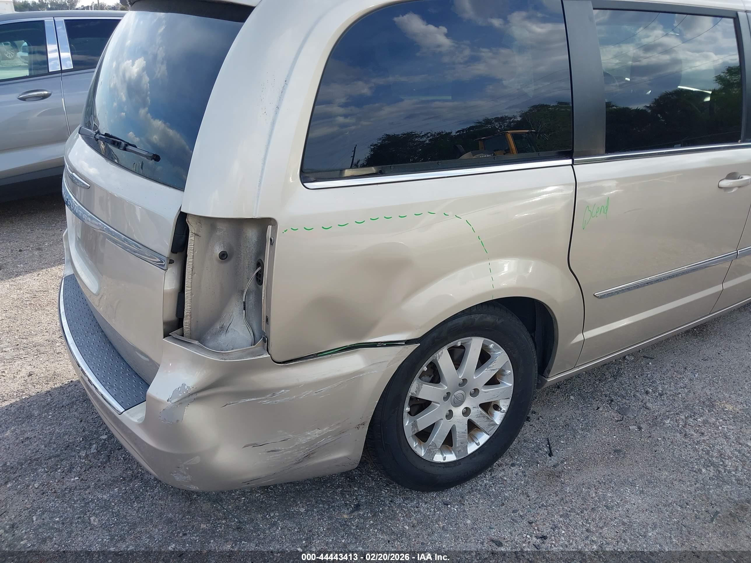 CHRYSLER TOWN image 6