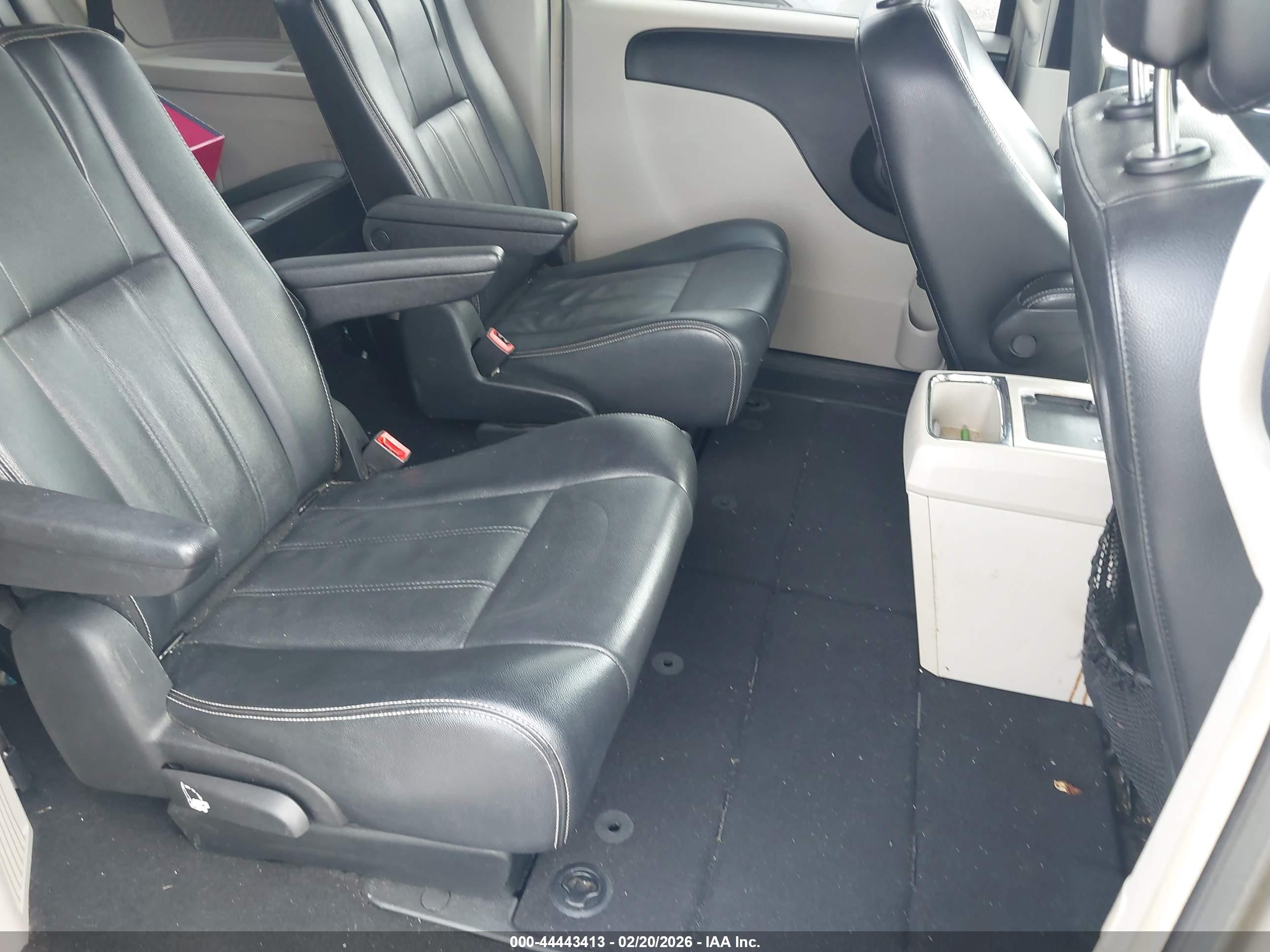 CHRYSLER TOWN image 8