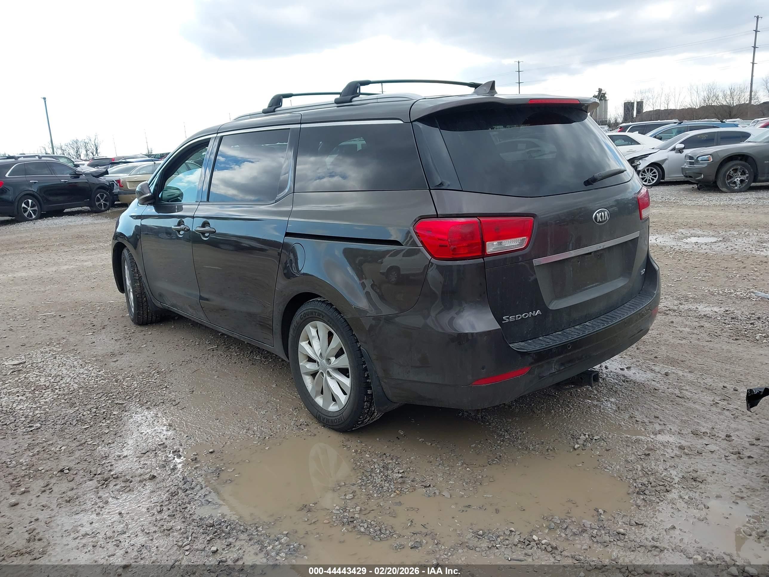 KIA SEDONA image 3
