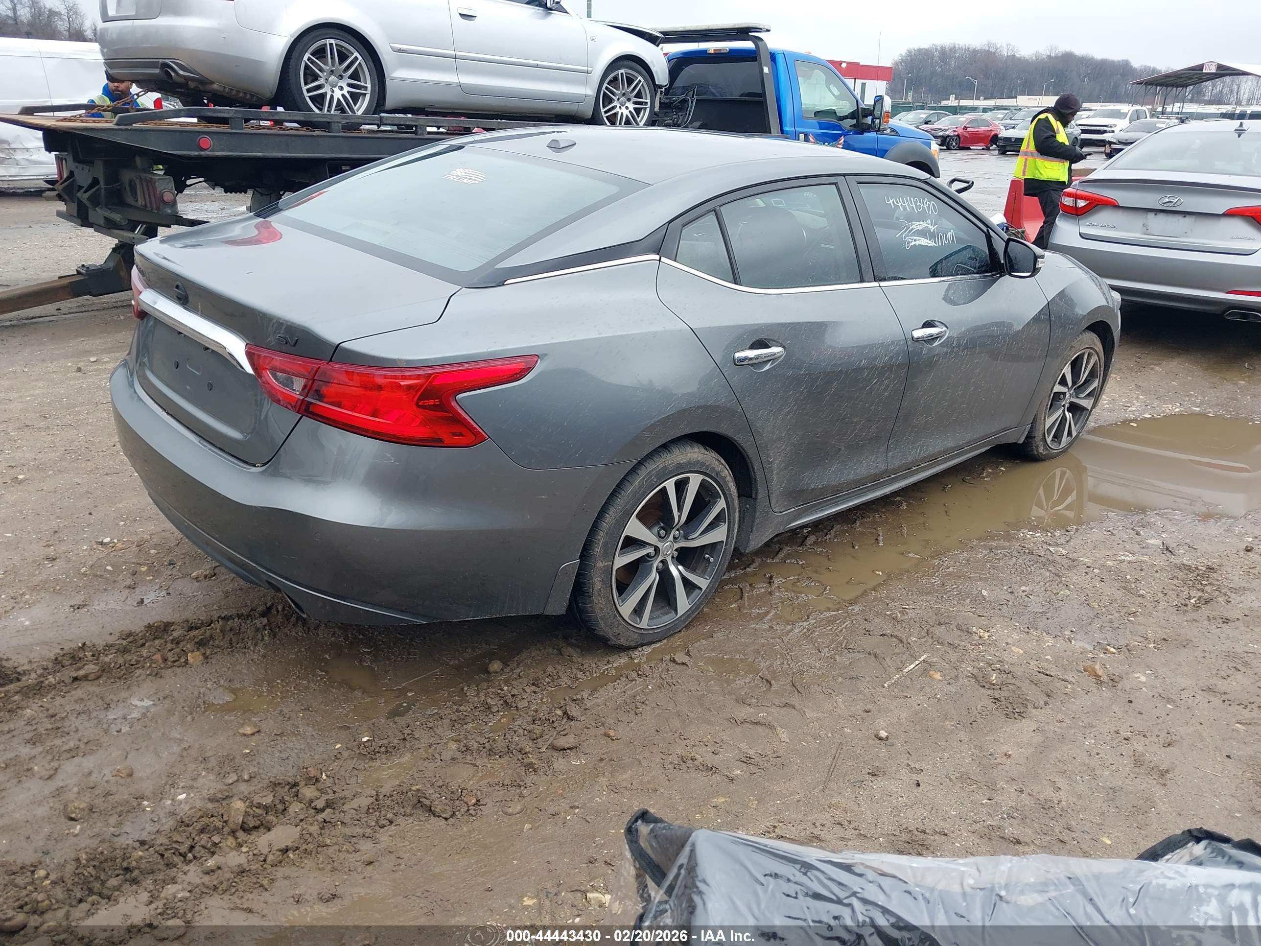 NISSAN MAXIMA image 4