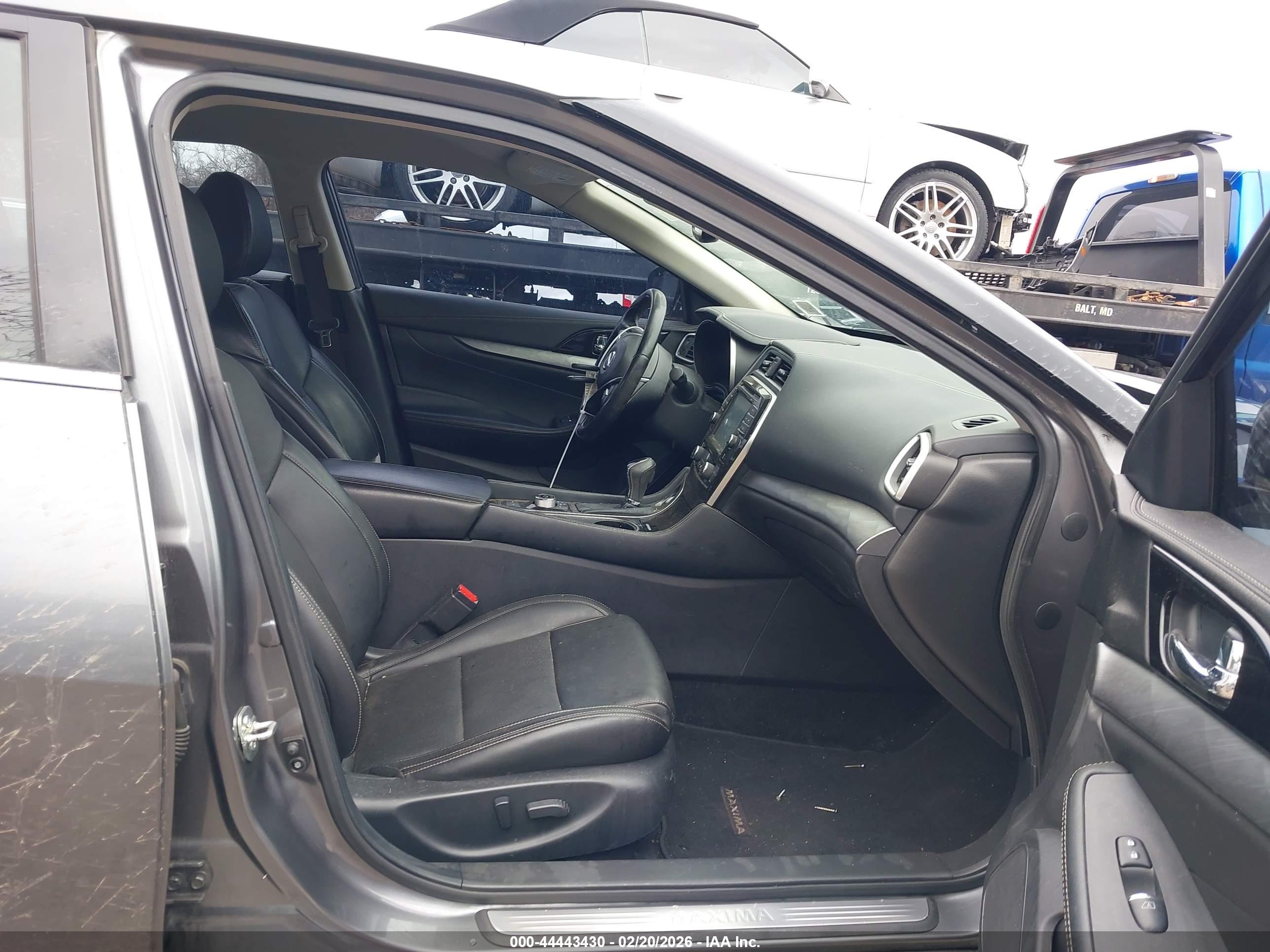 NISSAN MAXIMA image 5