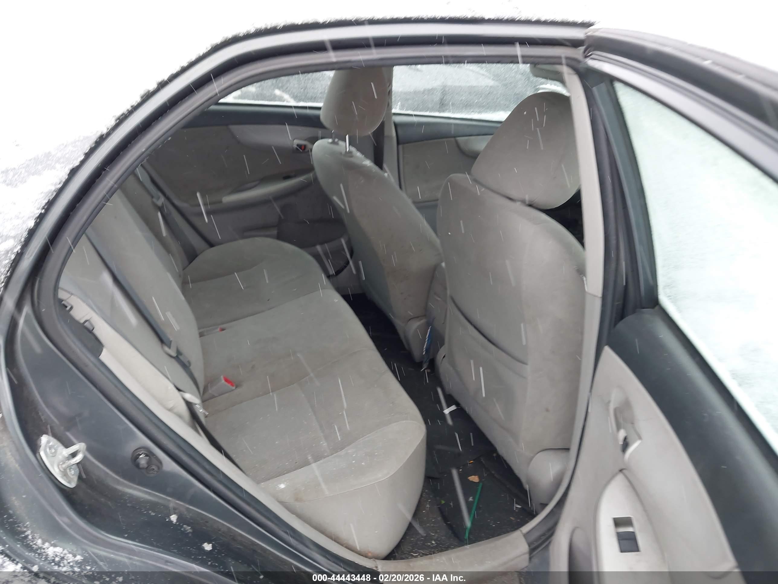 TOYOTA COROLLA image 8