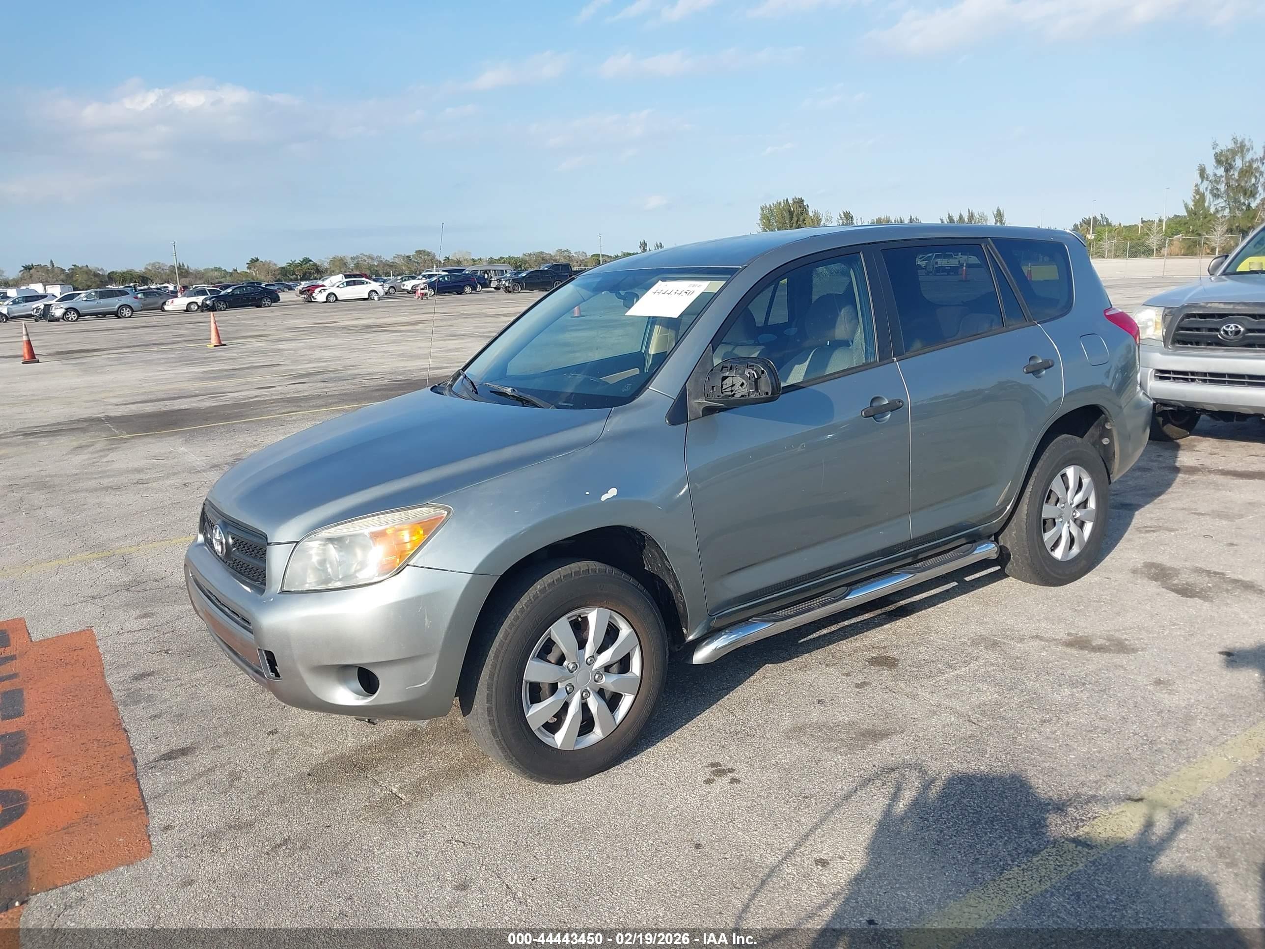 TOYOTA RAV4 image 2