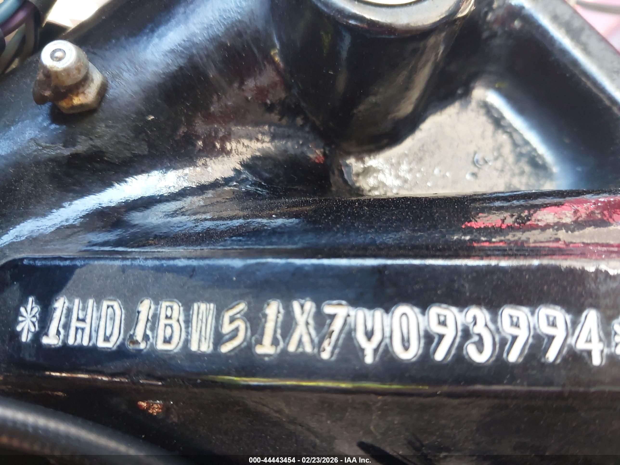 HARLEY-DAVIDSON FLSTC image 10