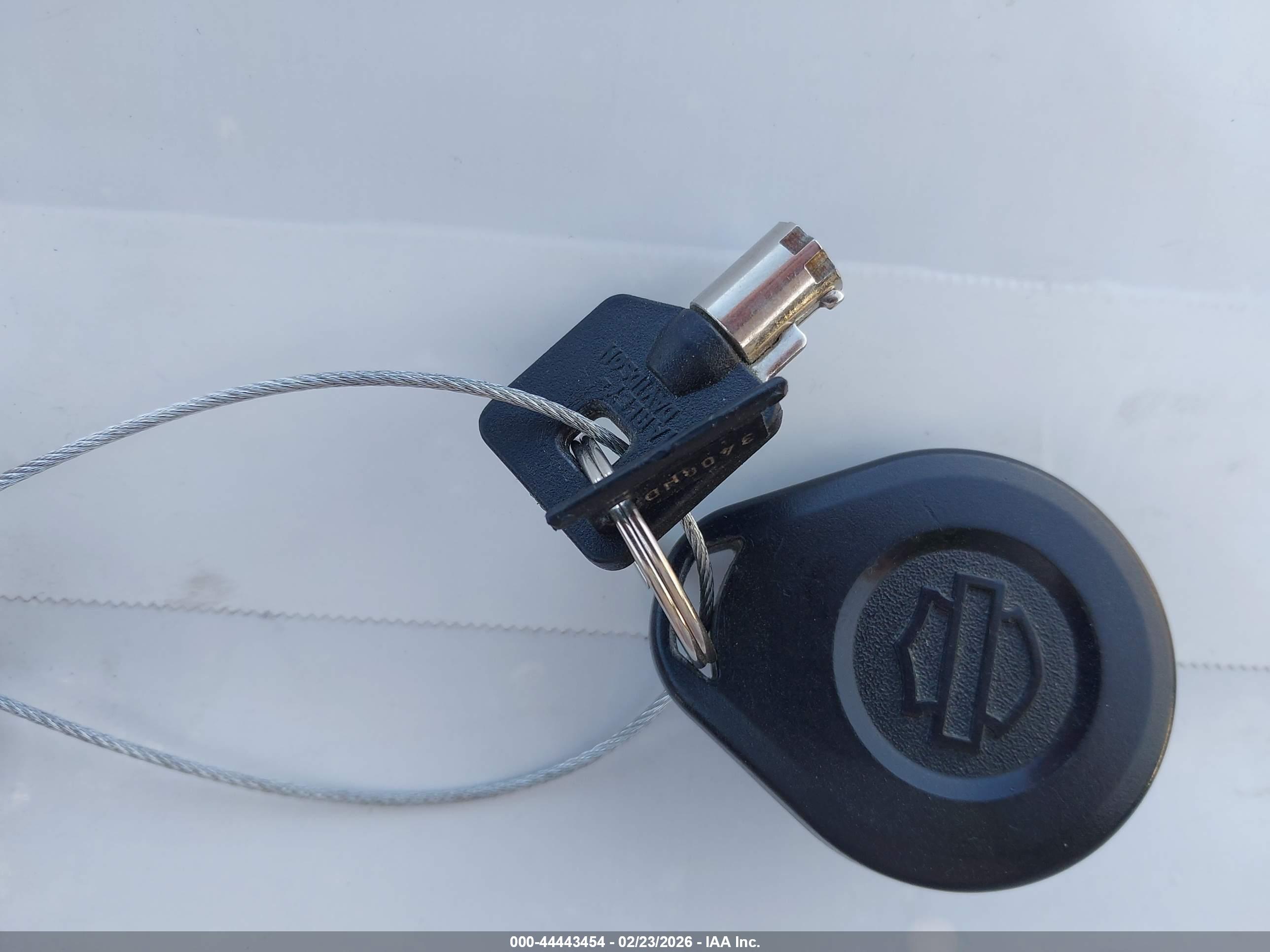 HARLEY-DAVIDSON FLSTC image 11