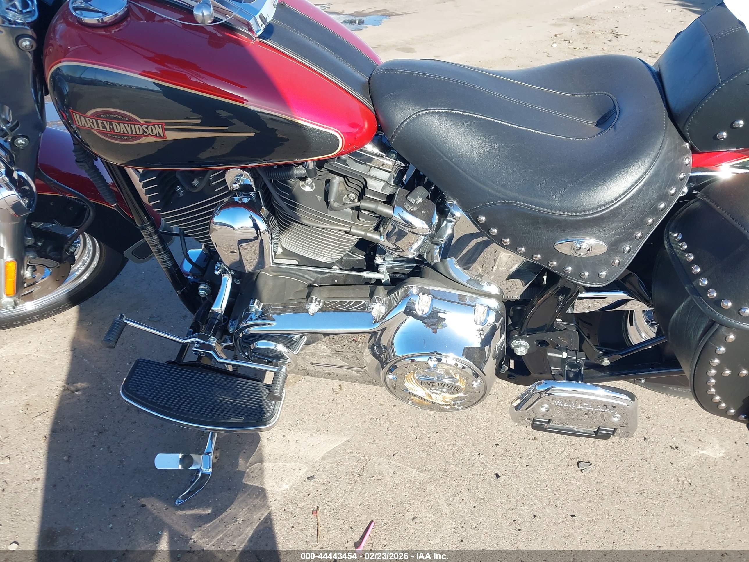 HARLEY-DAVIDSON FLSTC image 9