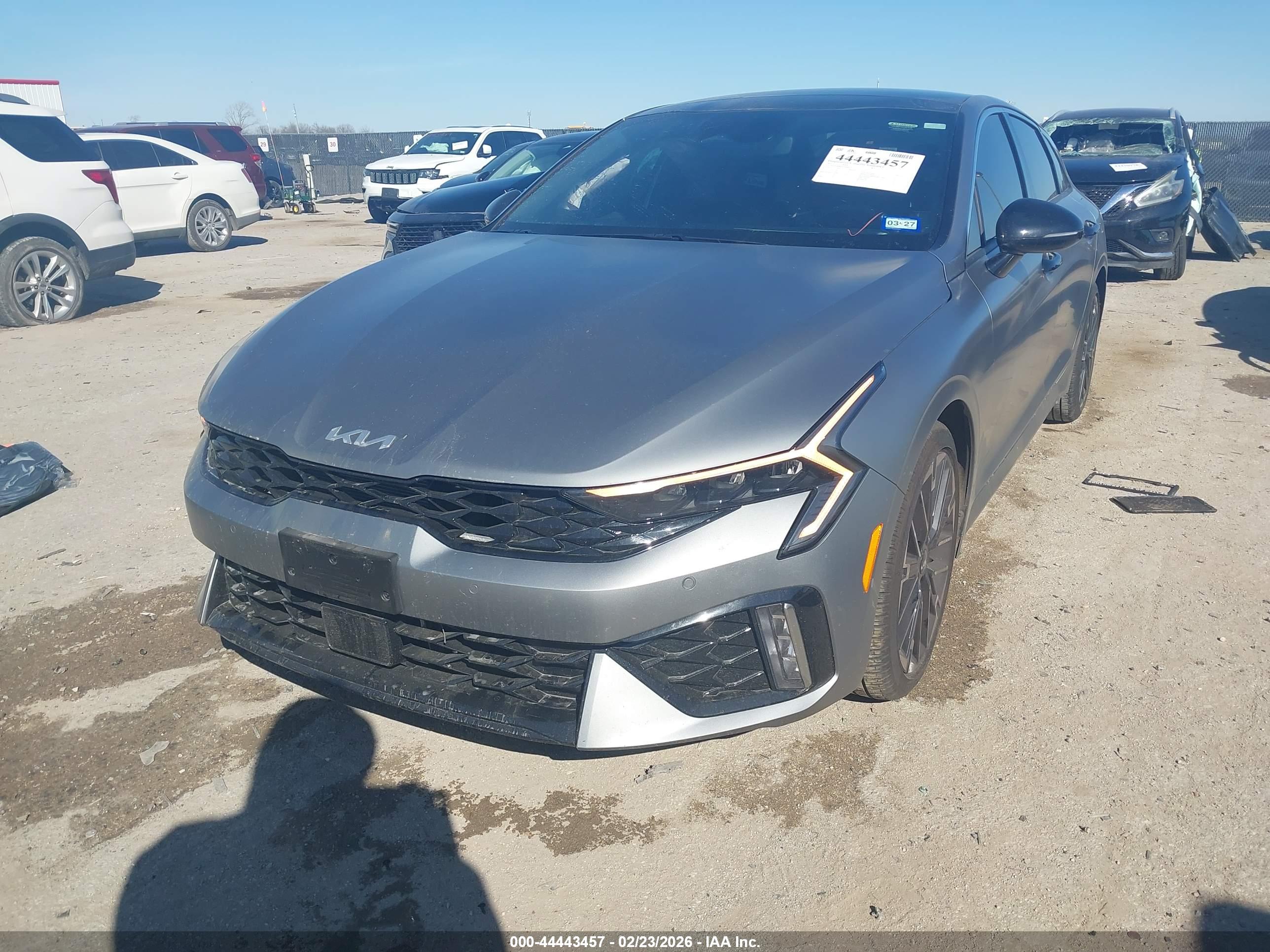 KIA K5 image 2
