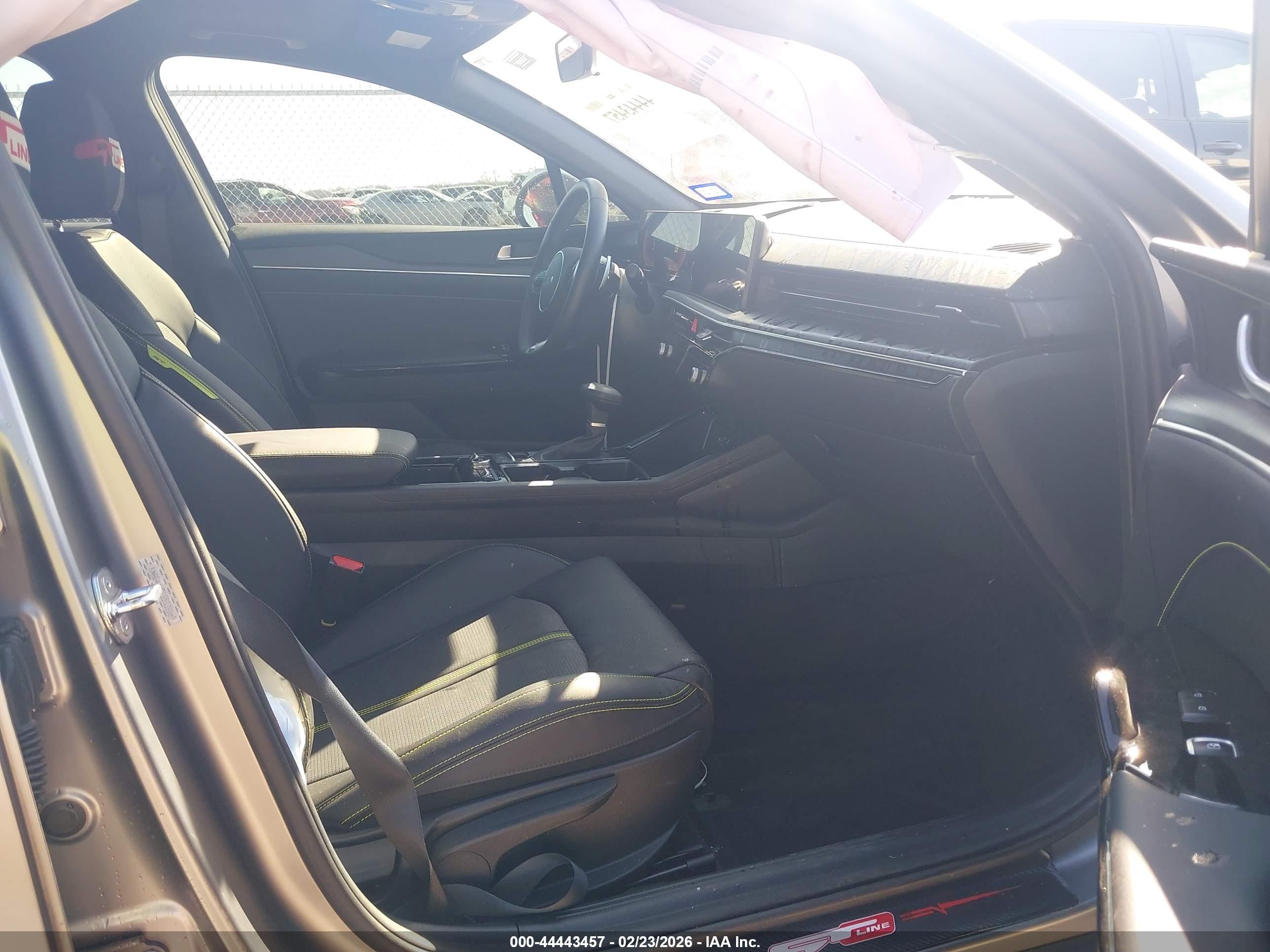 KIA K5 image 5