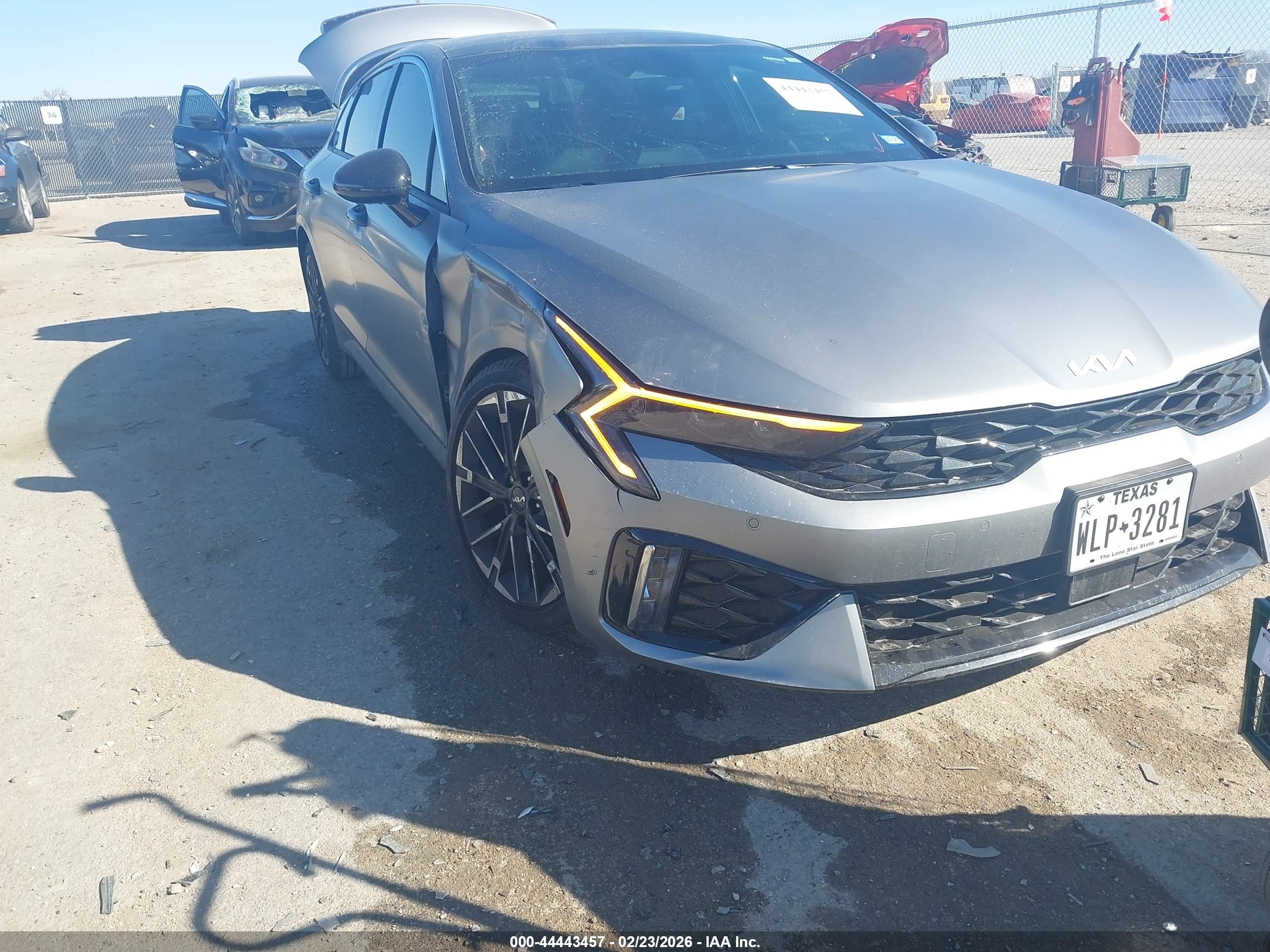 KIA K5 image 6
