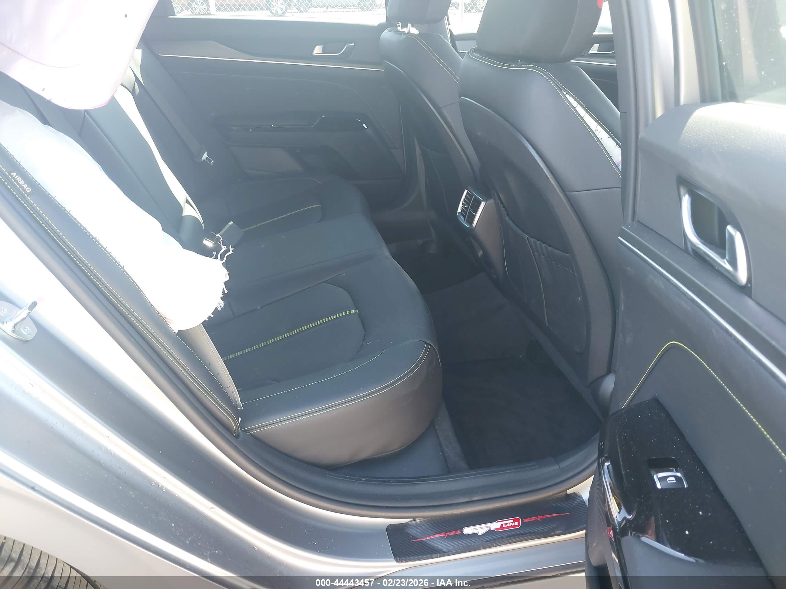 KIA K5 image 8