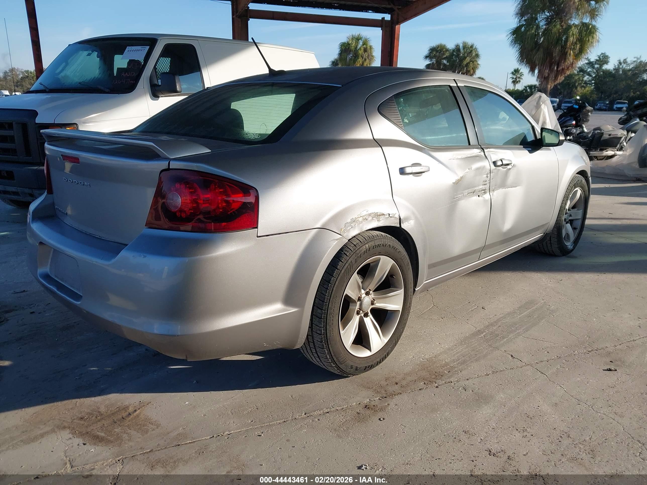 DODGE AVENGER image 4