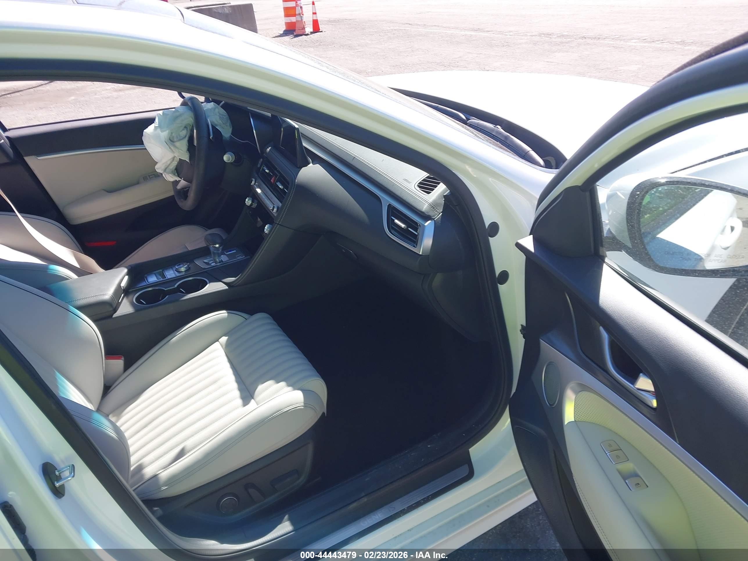GENESIS G70 image 5
