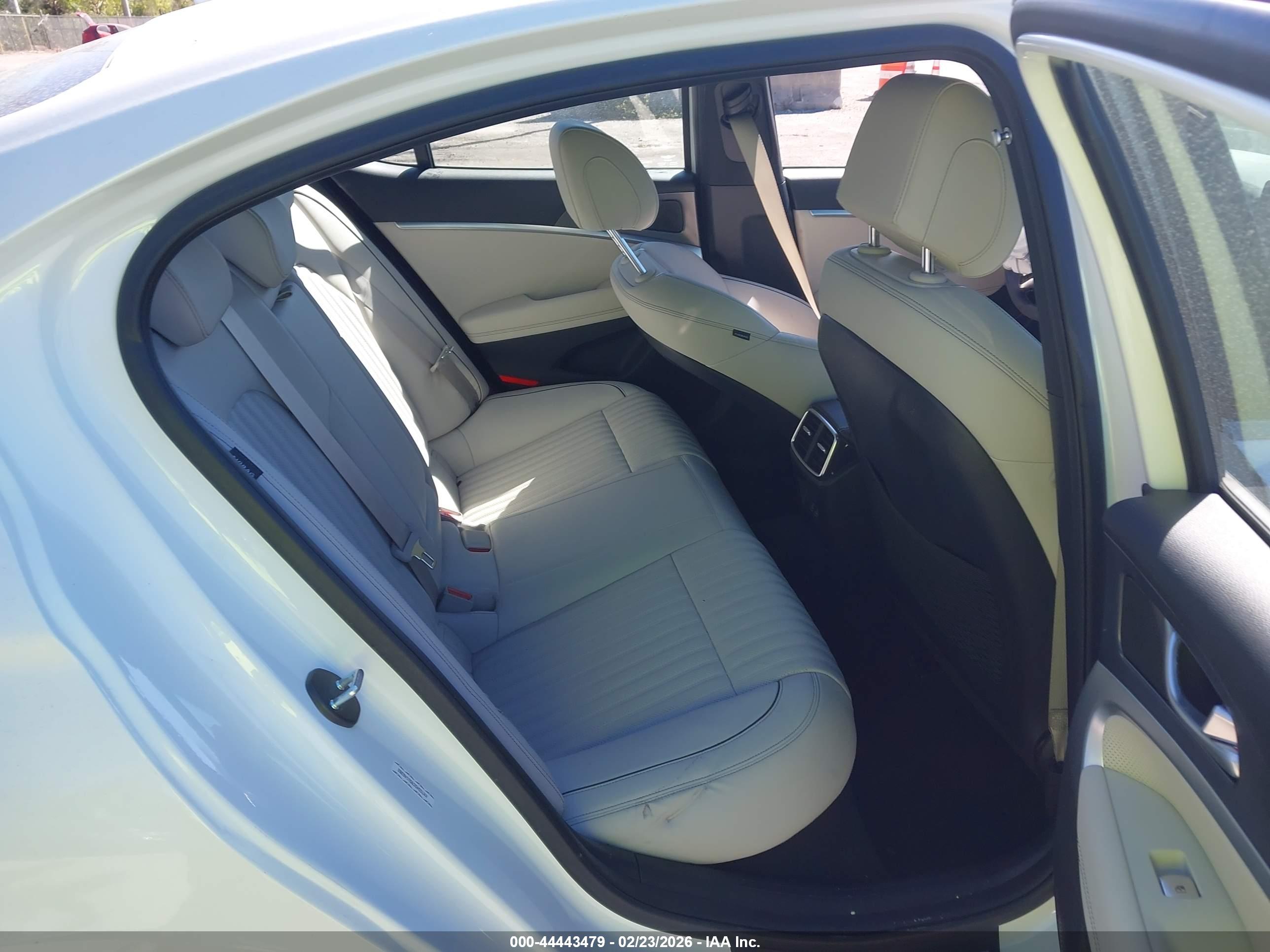 GENESIS G70 image 8
