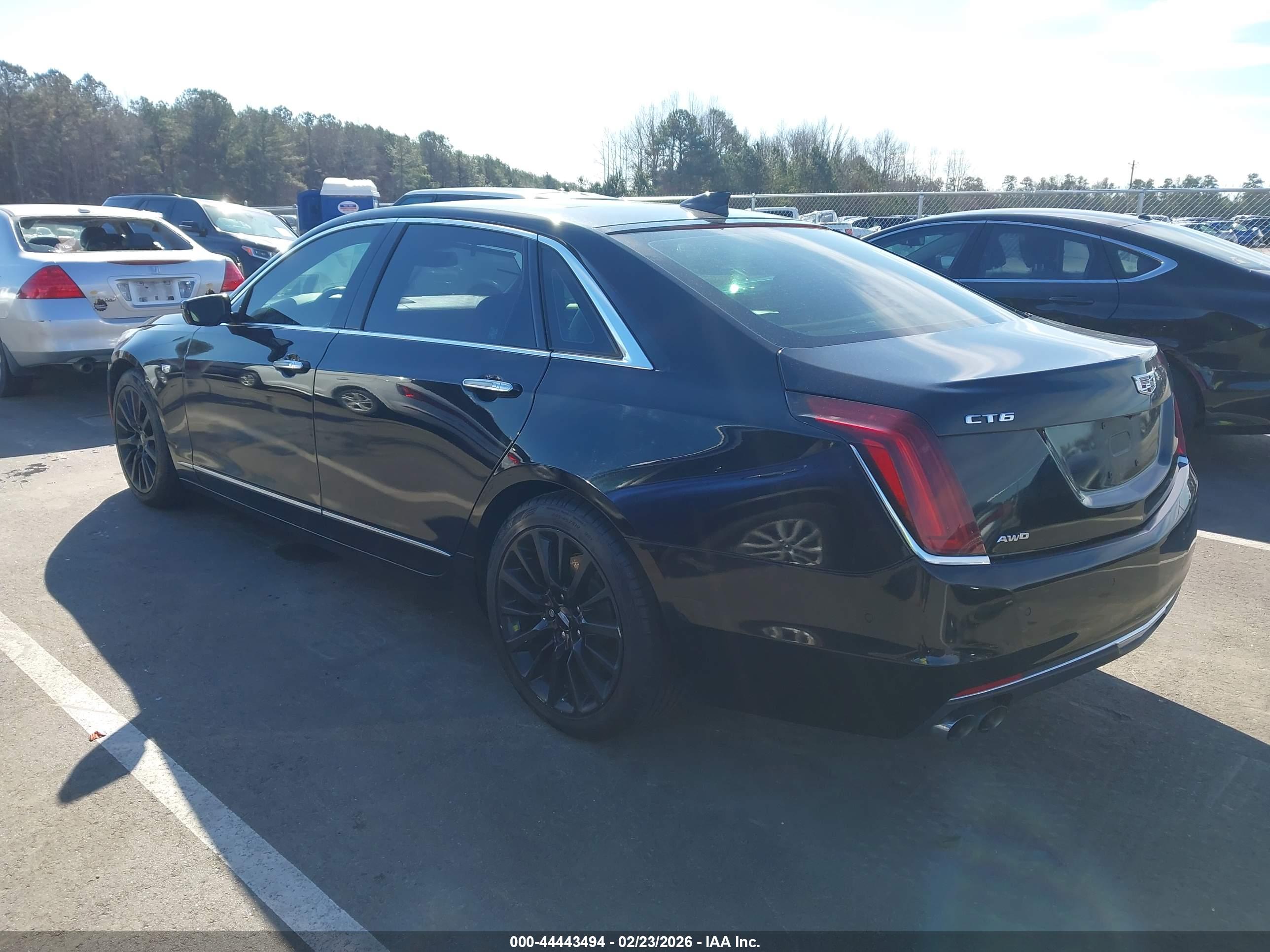 CADILLAC CT6 image 3
