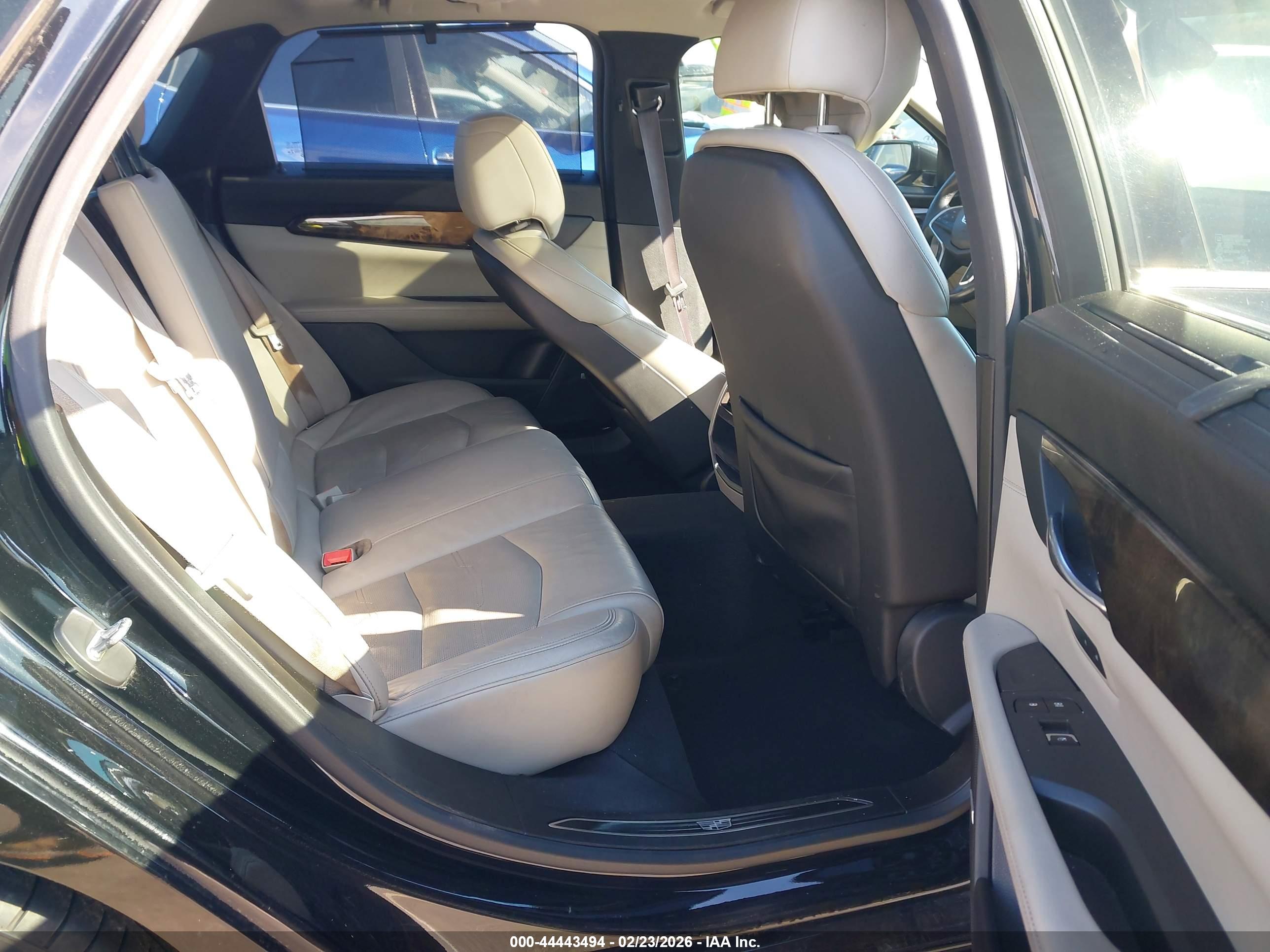 CADILLAC CT6 image 8