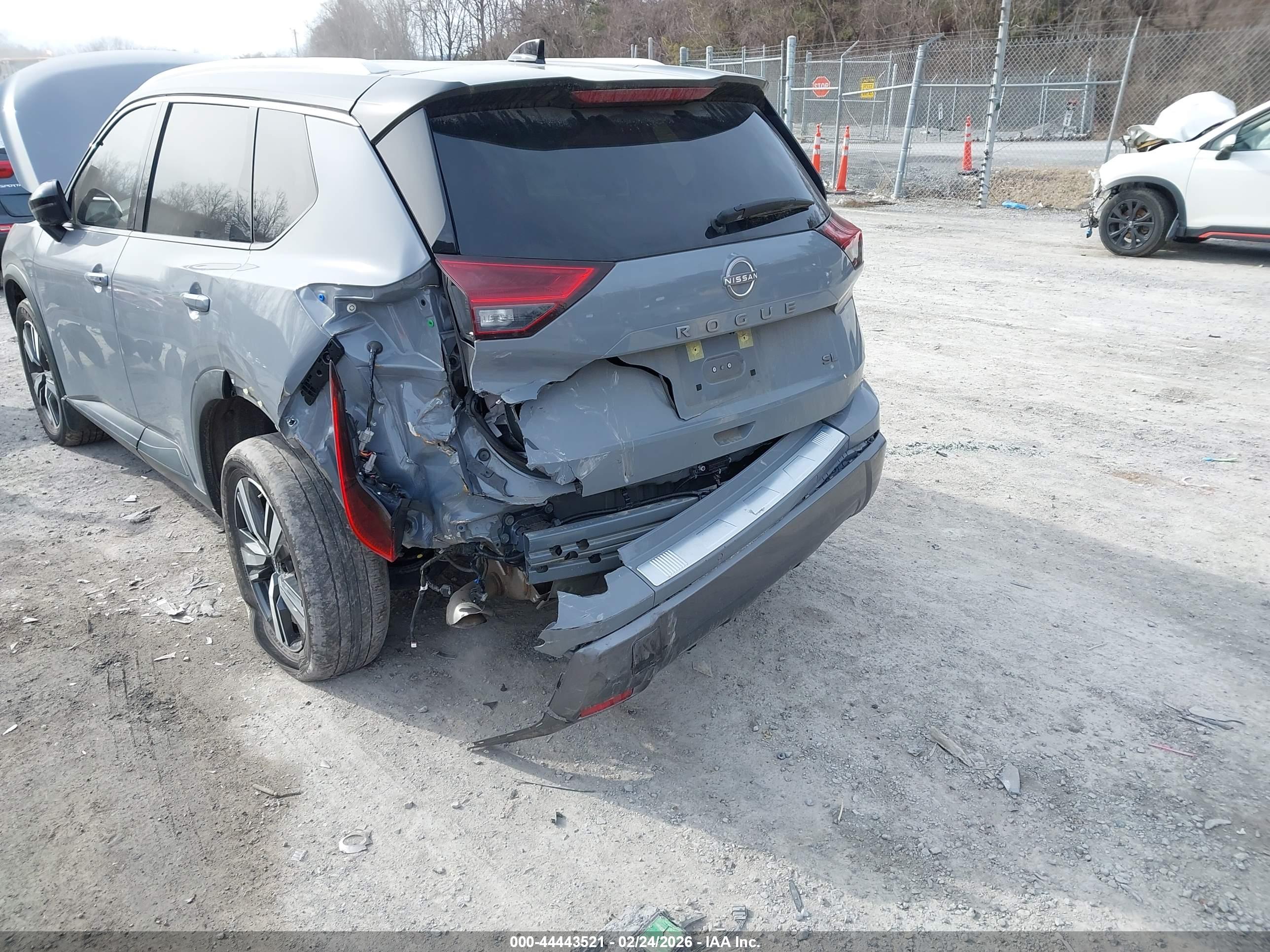 NISSAN ROGUE image 6