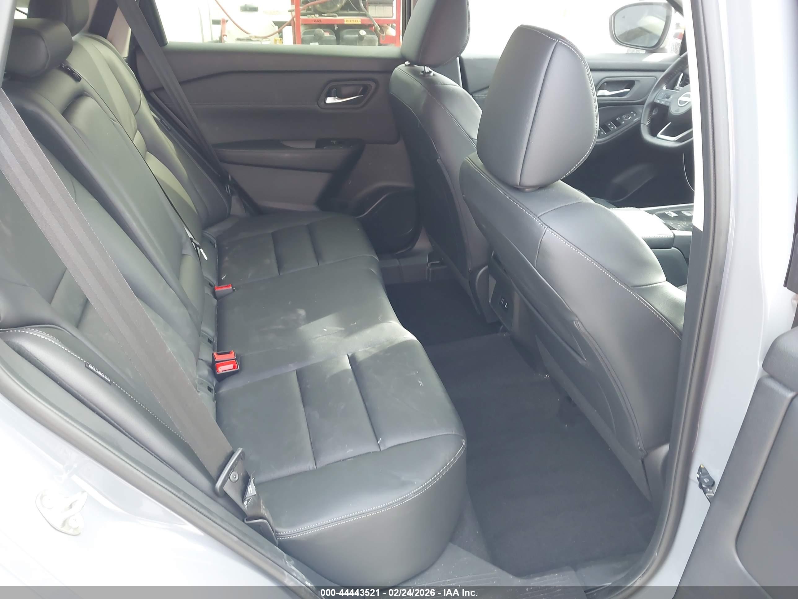 NISSAN ROGUE image 8