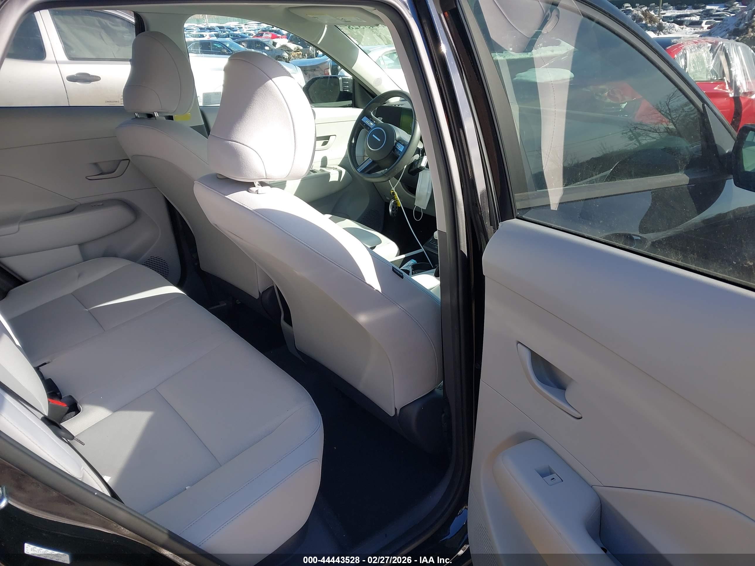 HYUNDAI KONA image 8