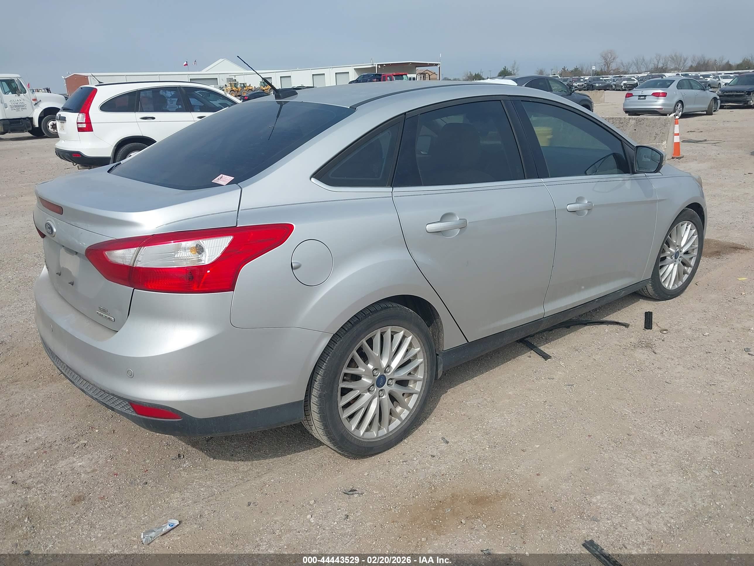 FORD FOCUS image 4