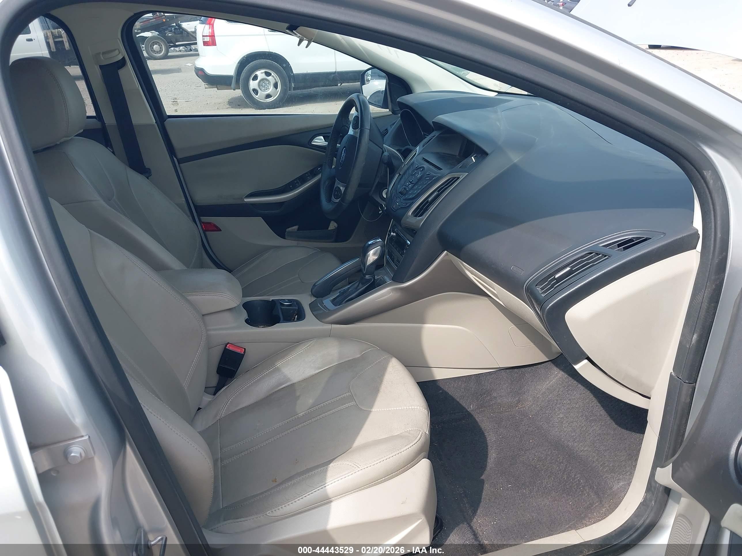 FORD FOCUS image 5