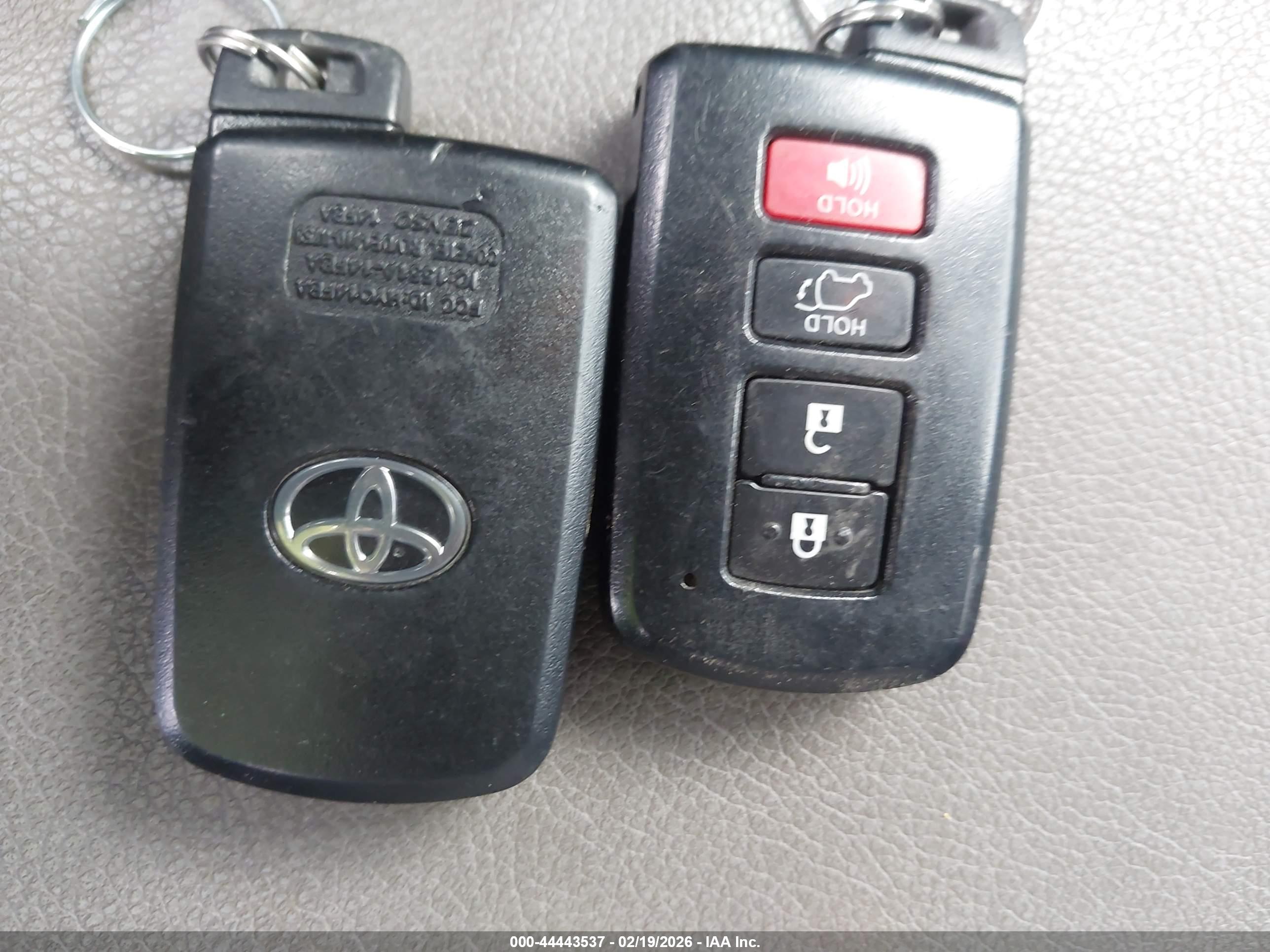 TOYOTA RAV4 image 11