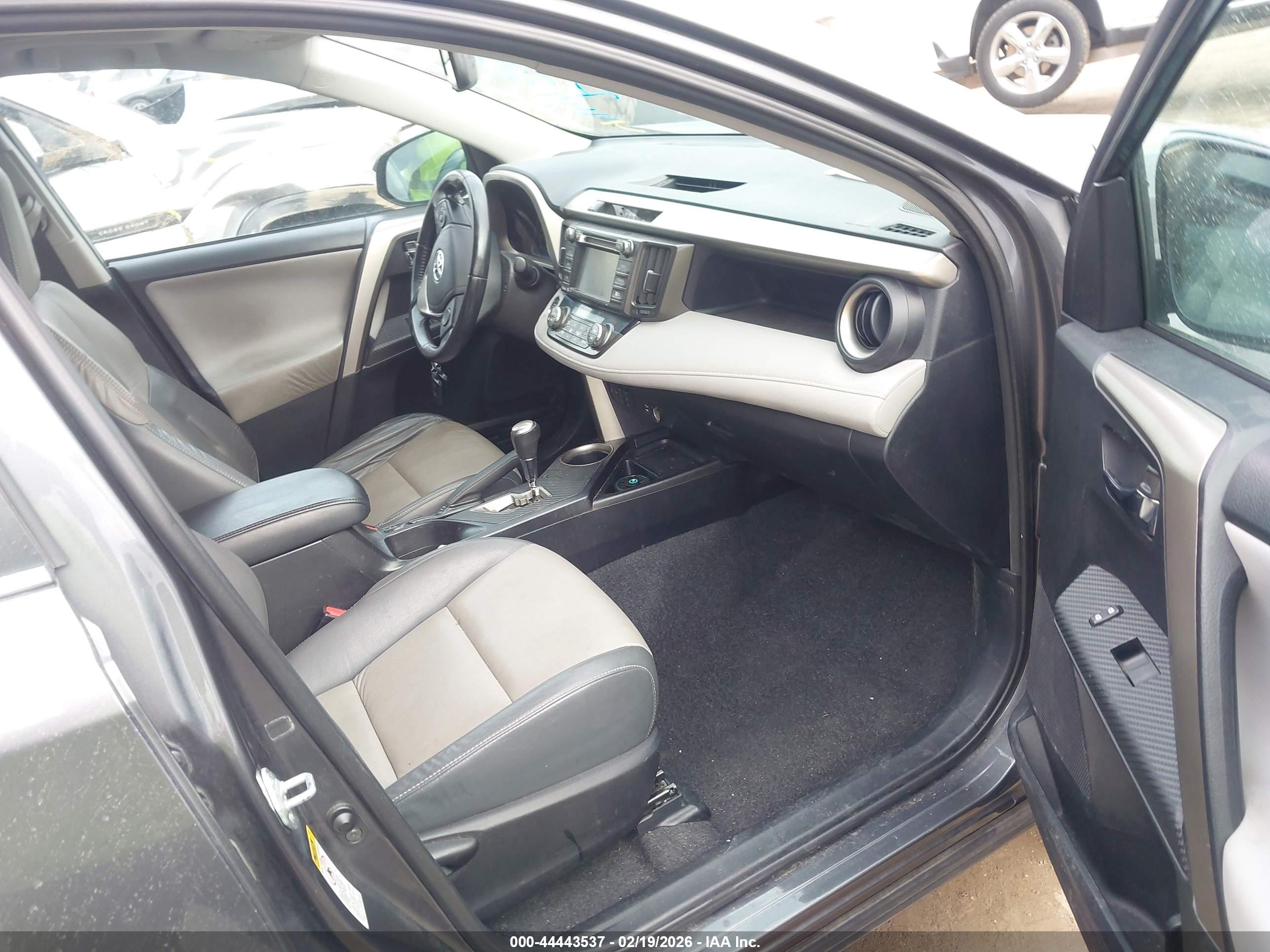 TOYOTA RAV4 image 5