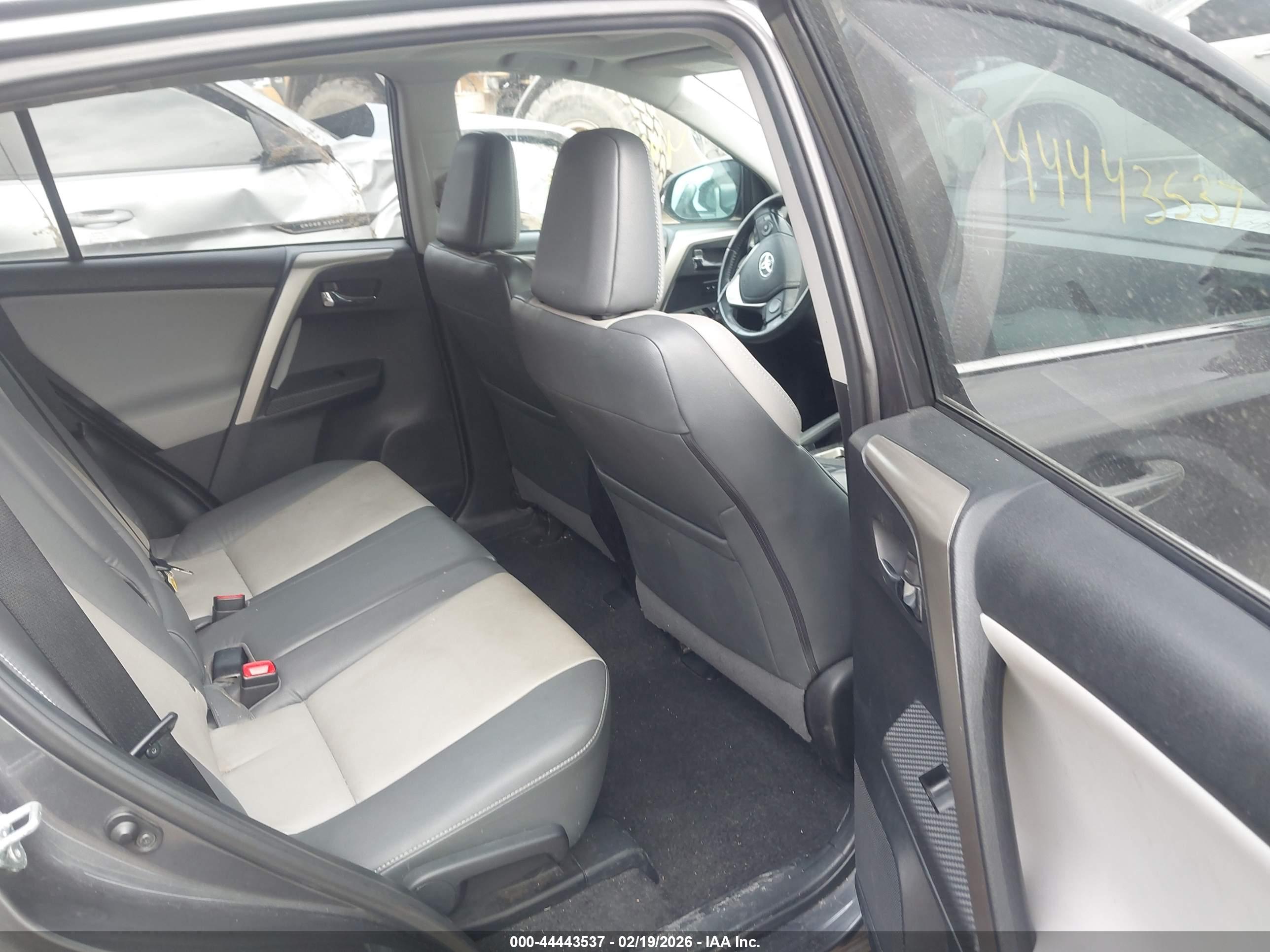 TOYOTA RAV4 image 8