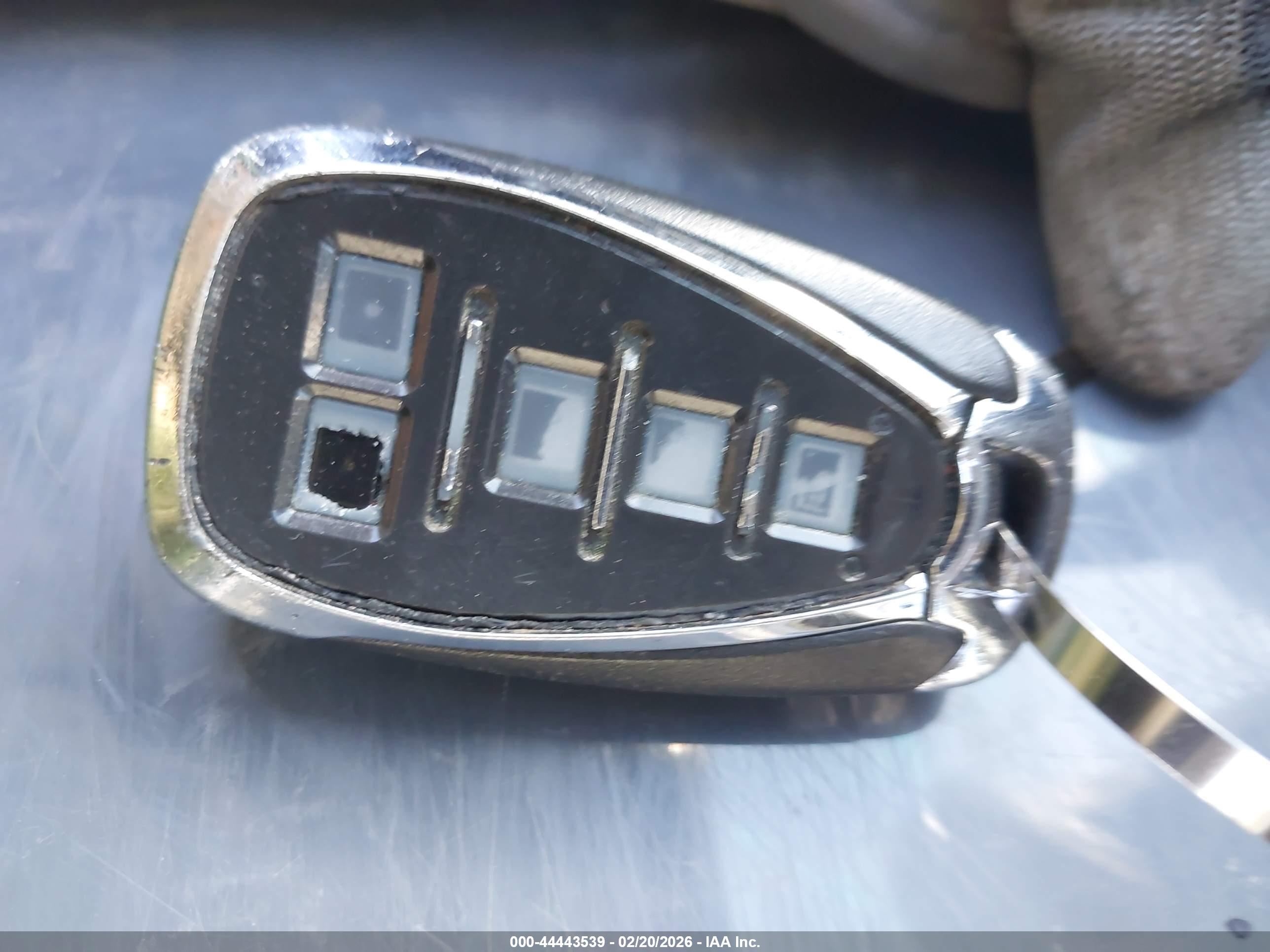 CHEVROLET EQUINOX image 11