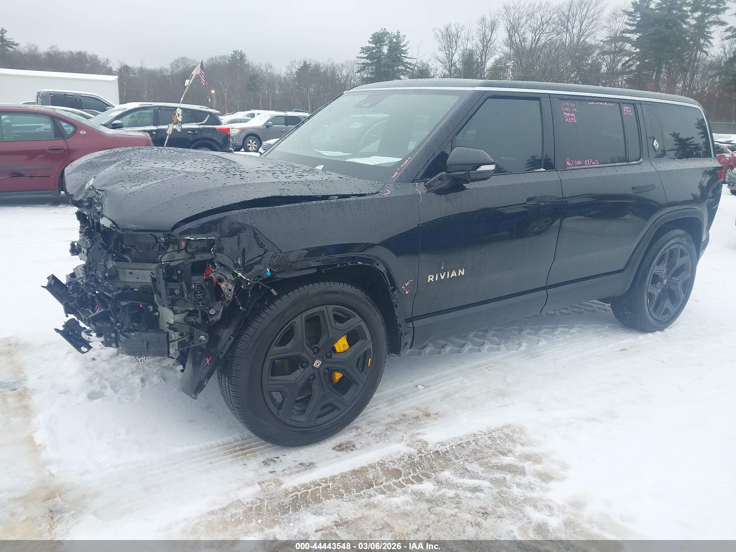 RIVIAN R1S image 2
