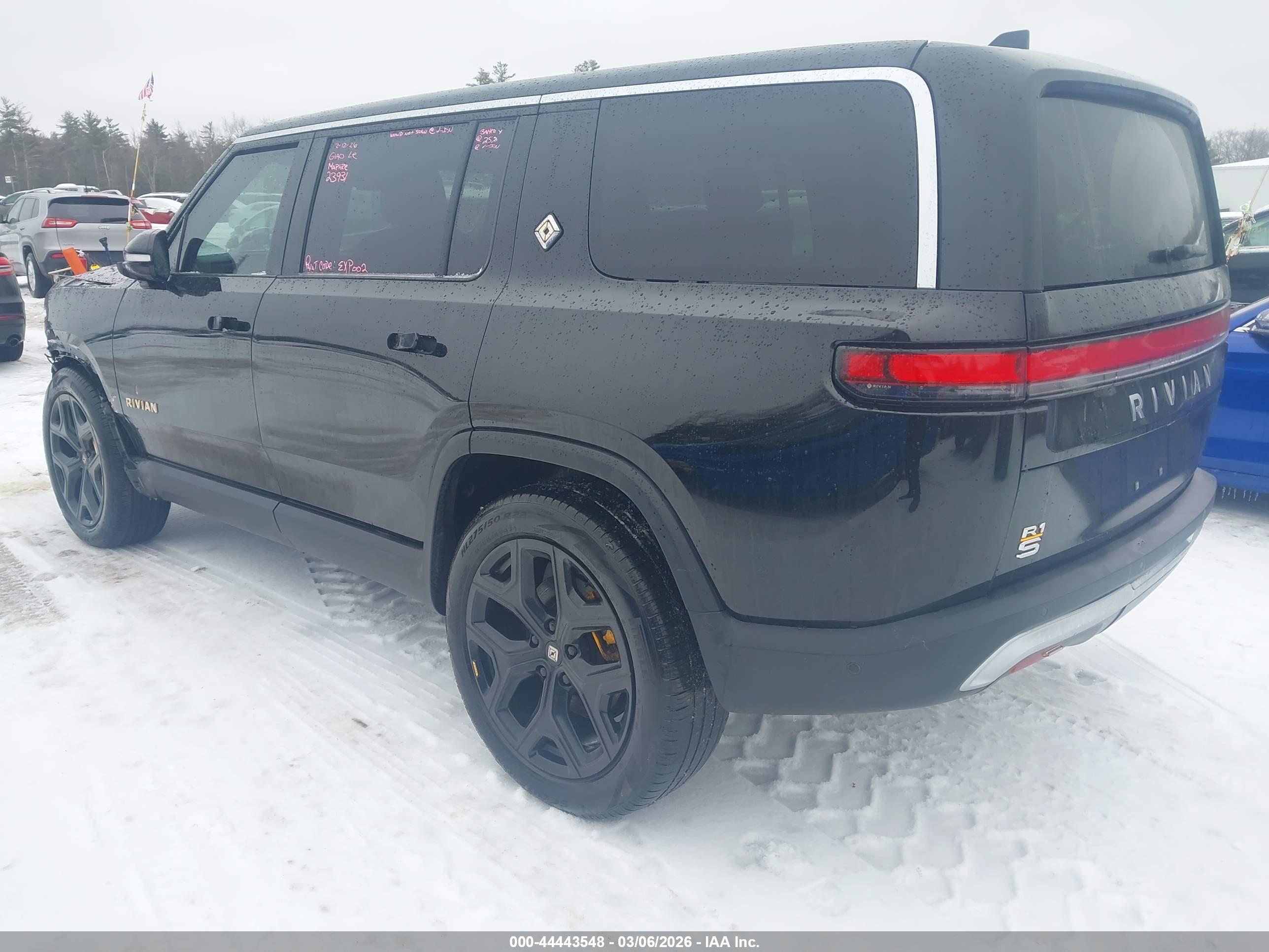RIVIAN R1S image 3