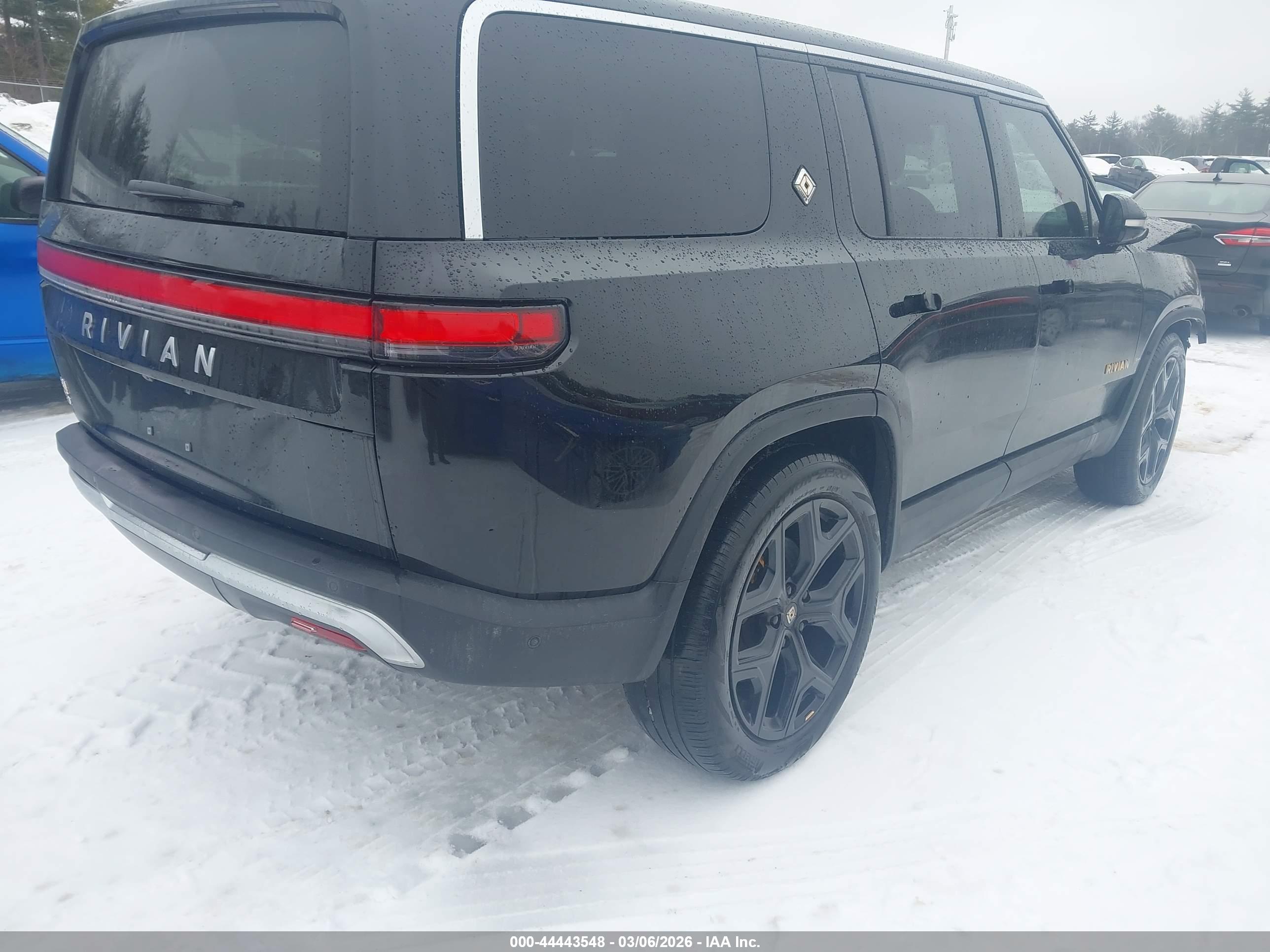RIVIAN R1S image 4