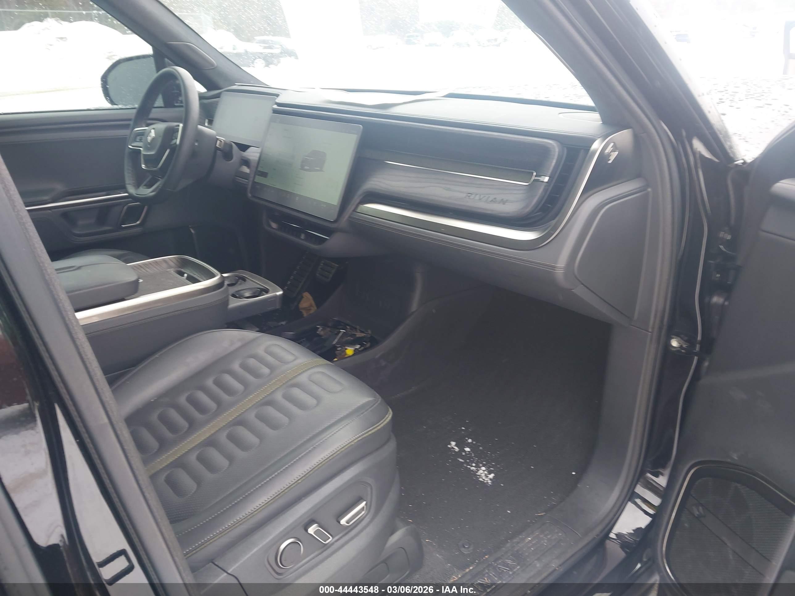 RIVIAN R1S image 5