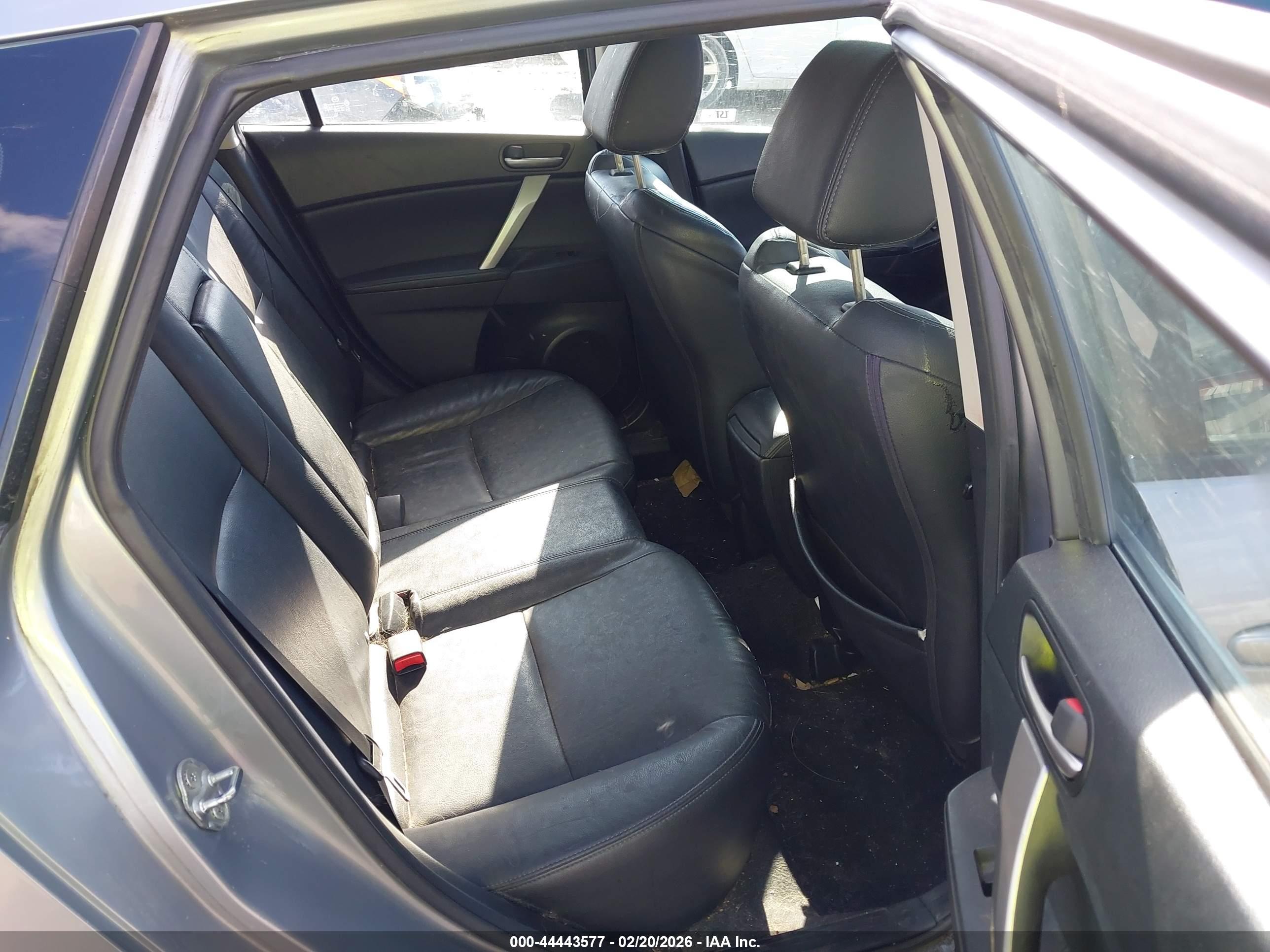 MAZDA MAZDA3 image 8