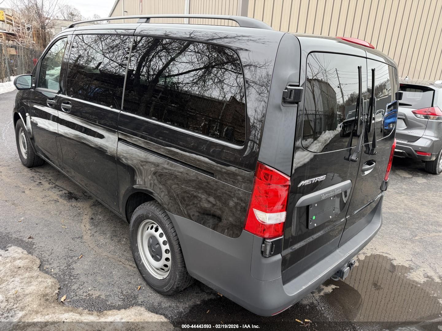 MERCEDES-BENZ METRIS image 3