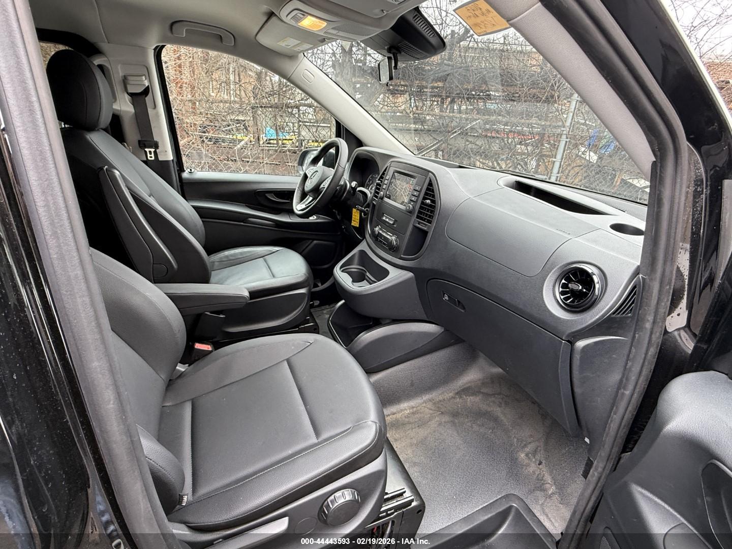 MERCEDES-BENZ METRIS image 5