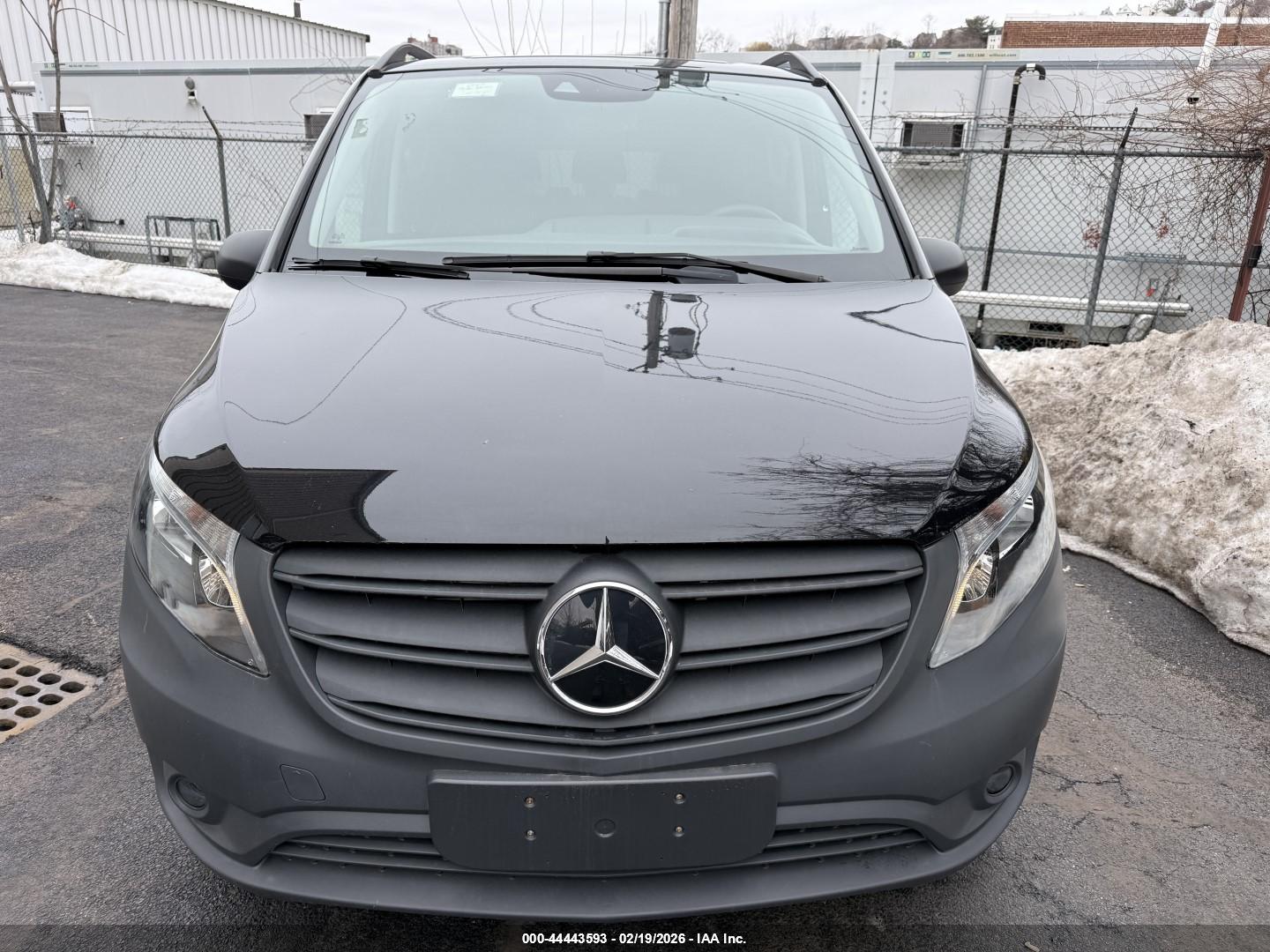 MERCEDES-BENZ METRIS image 6