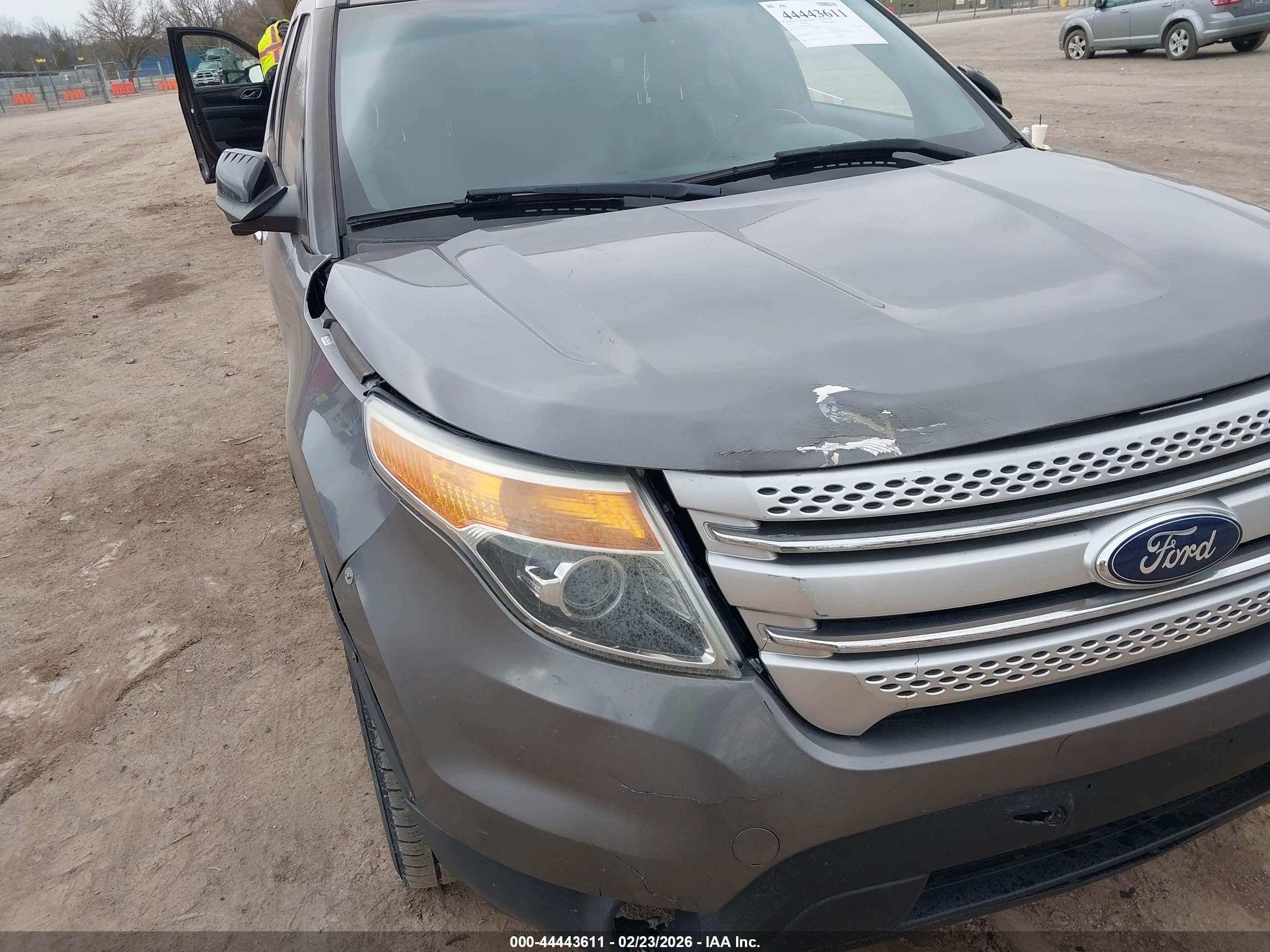 FORD EXPLORER image 6