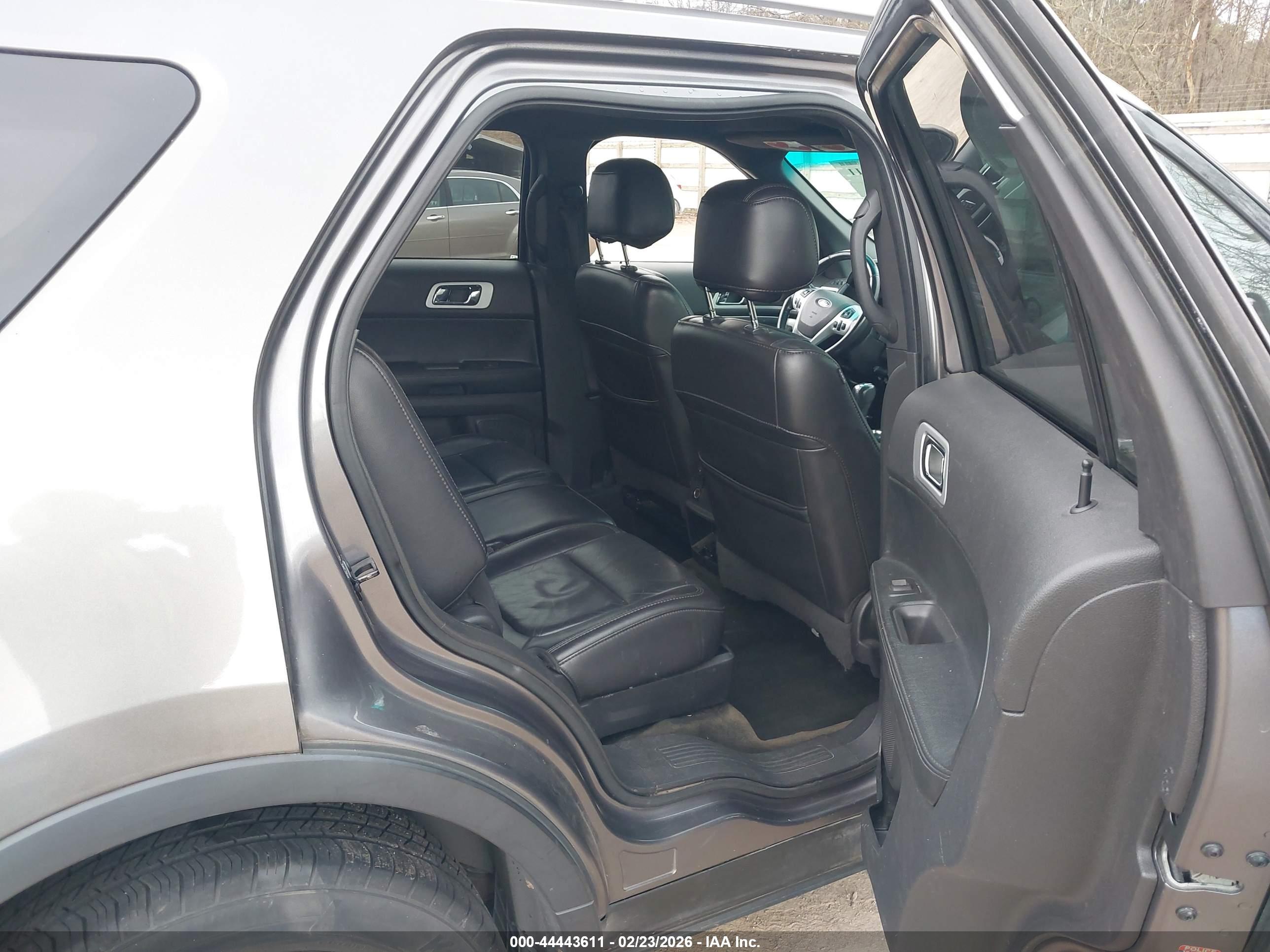 FORD EXPLORER image 8