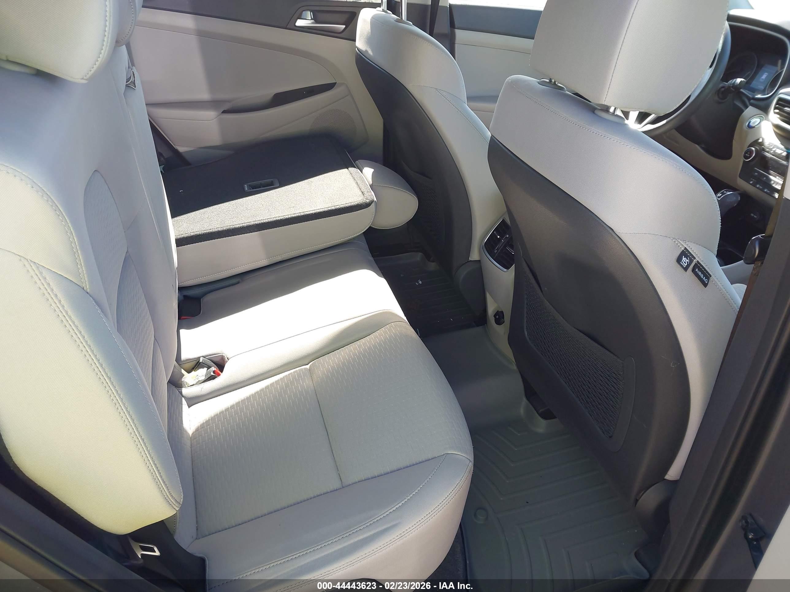HYUNDAI TUCSON image 8